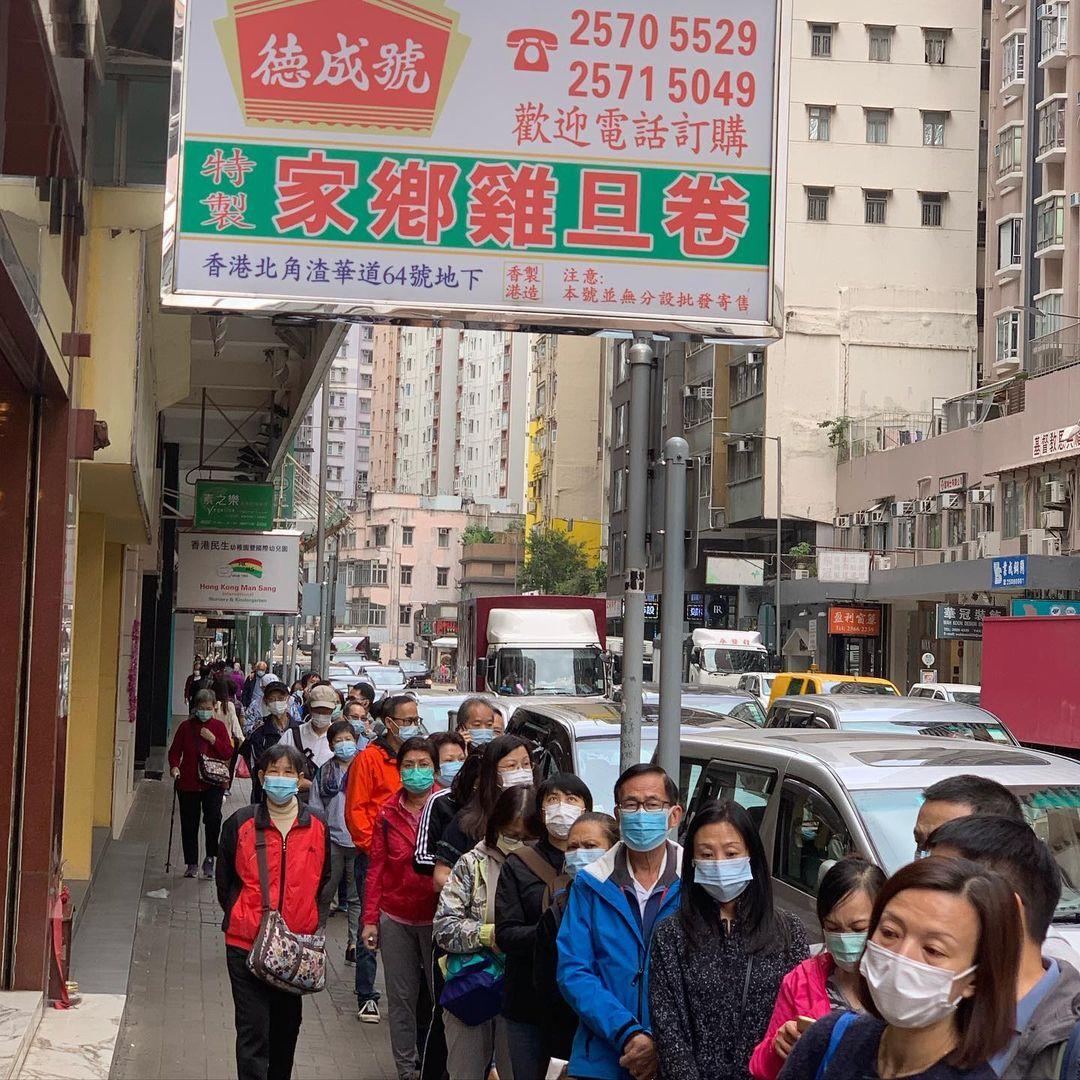 常常有買蛋卷的人在店外大排長龍,非常誇張。(相片來源:instagram:kenneth00v)