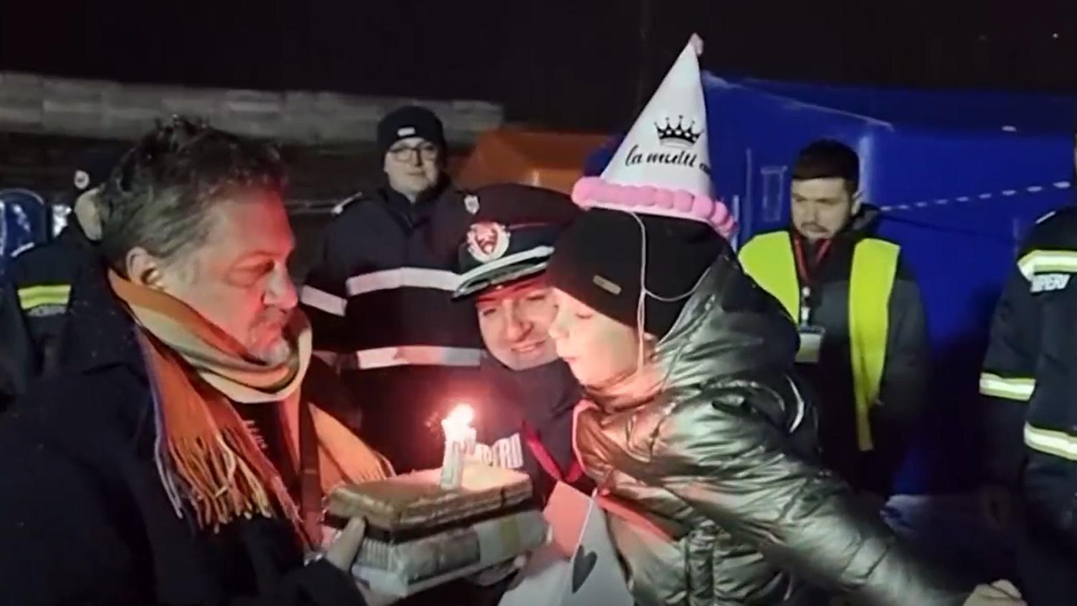 Arina吹蠟燭。(Twitter)