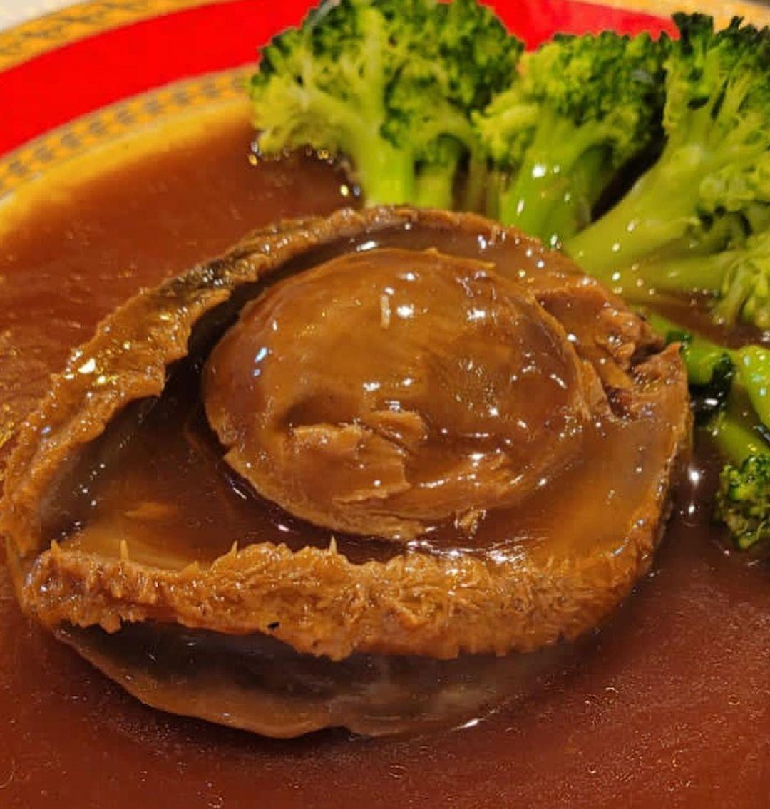 若果預算充足,當然要試試鎮店之寶南非大網鮑(相片來源:instagram:joana.lei)