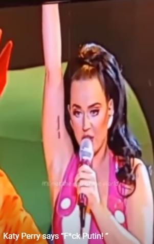 Katy Perry唱歌期間「問候」普京。