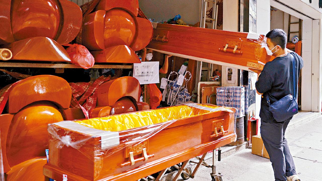 疫情持續|院舍「逆隔離」安置排未染疫長者 林鄭:如想假期後返學一定要打針