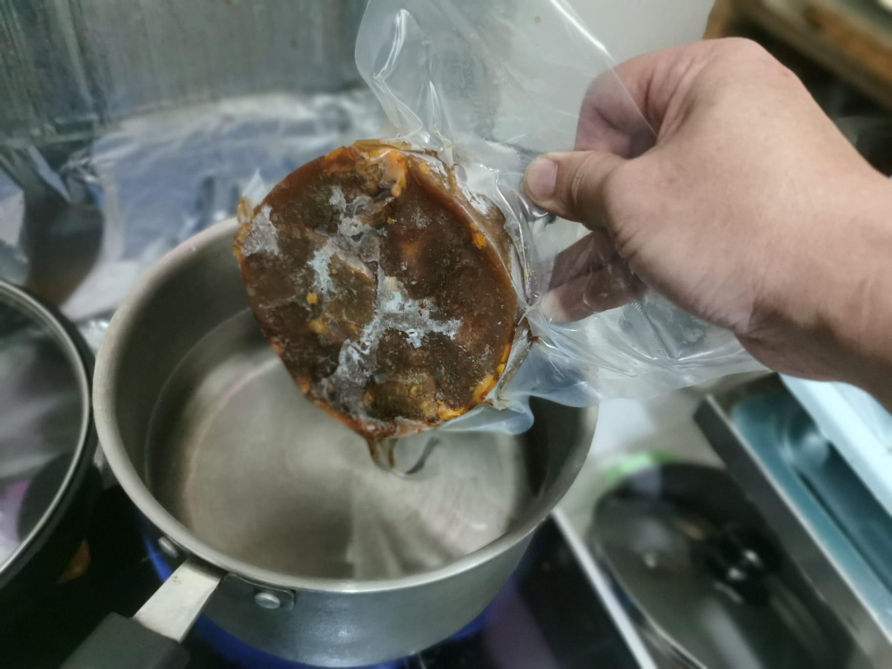 2. 食用時,從冰格取出