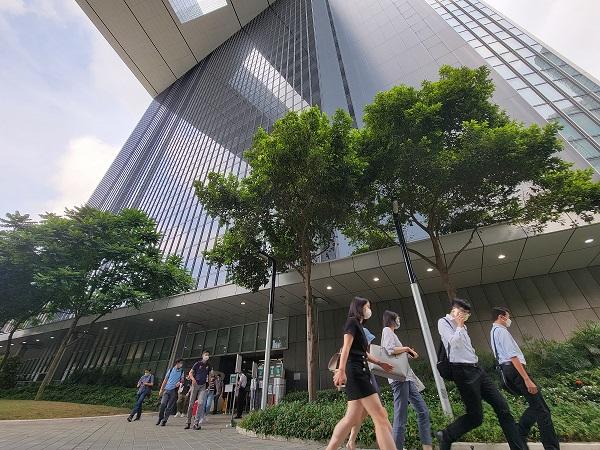 最新「疫苗通行證」安排下,公務員需要於5月16日前、或於第二針後8個月內接種第三針疫苗。(資料圖片/林俊源攝)