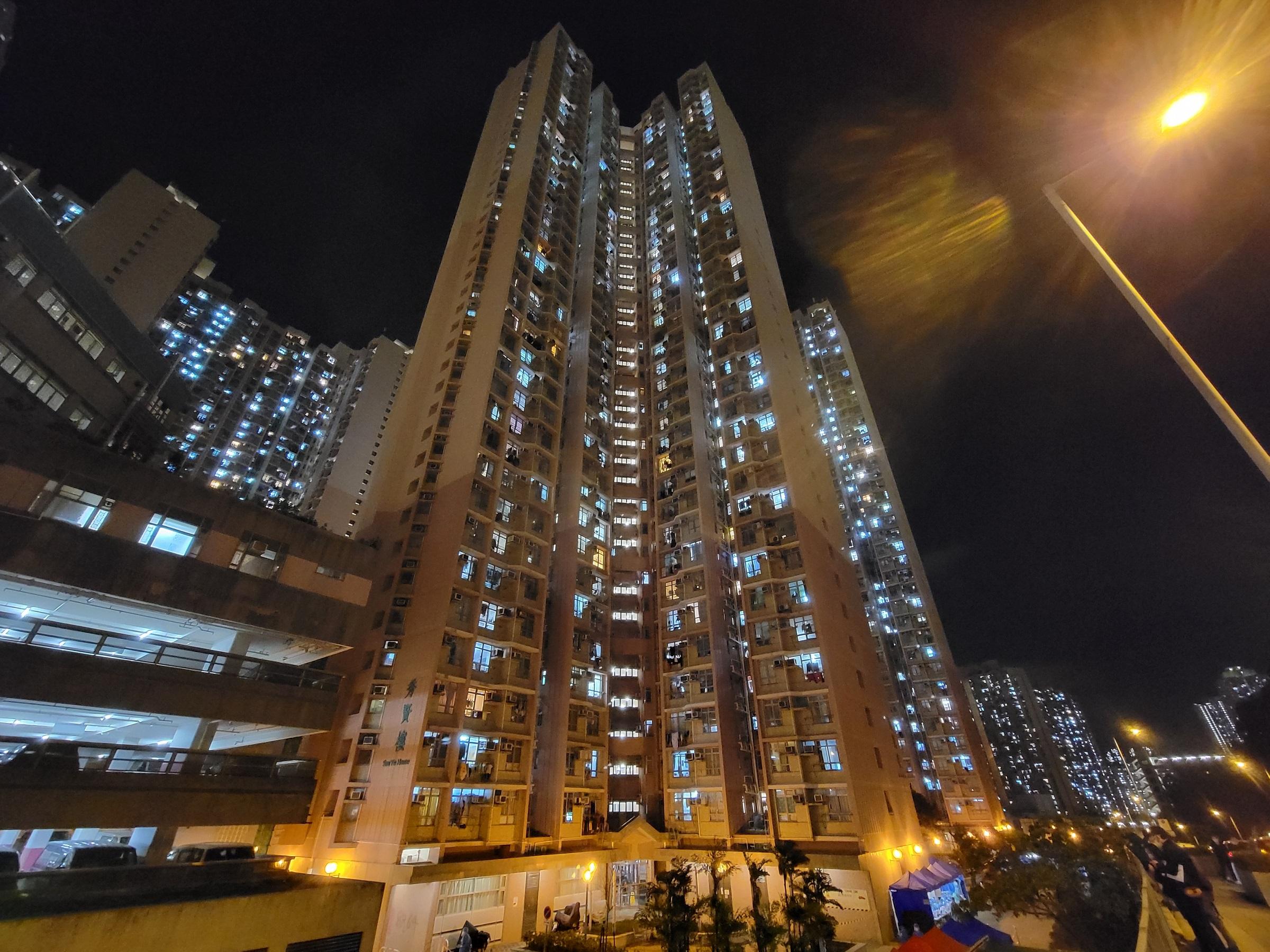 秀茂坪邨秀賢樓圍封檢測。(資料圖片/鍾式明攝)