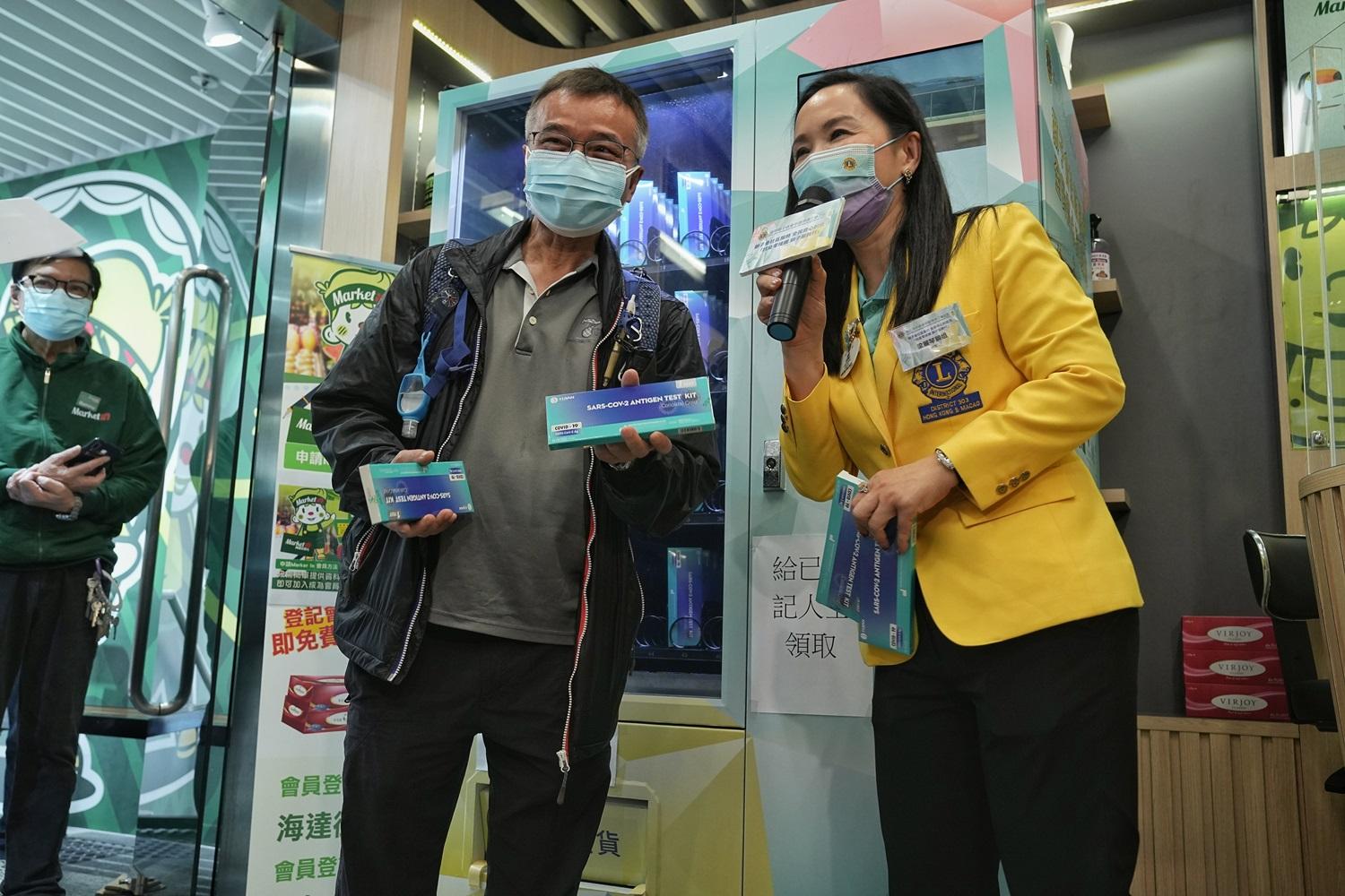國際獅子總會全港設10部派發機 6萬份快速檢測包免費派發長者