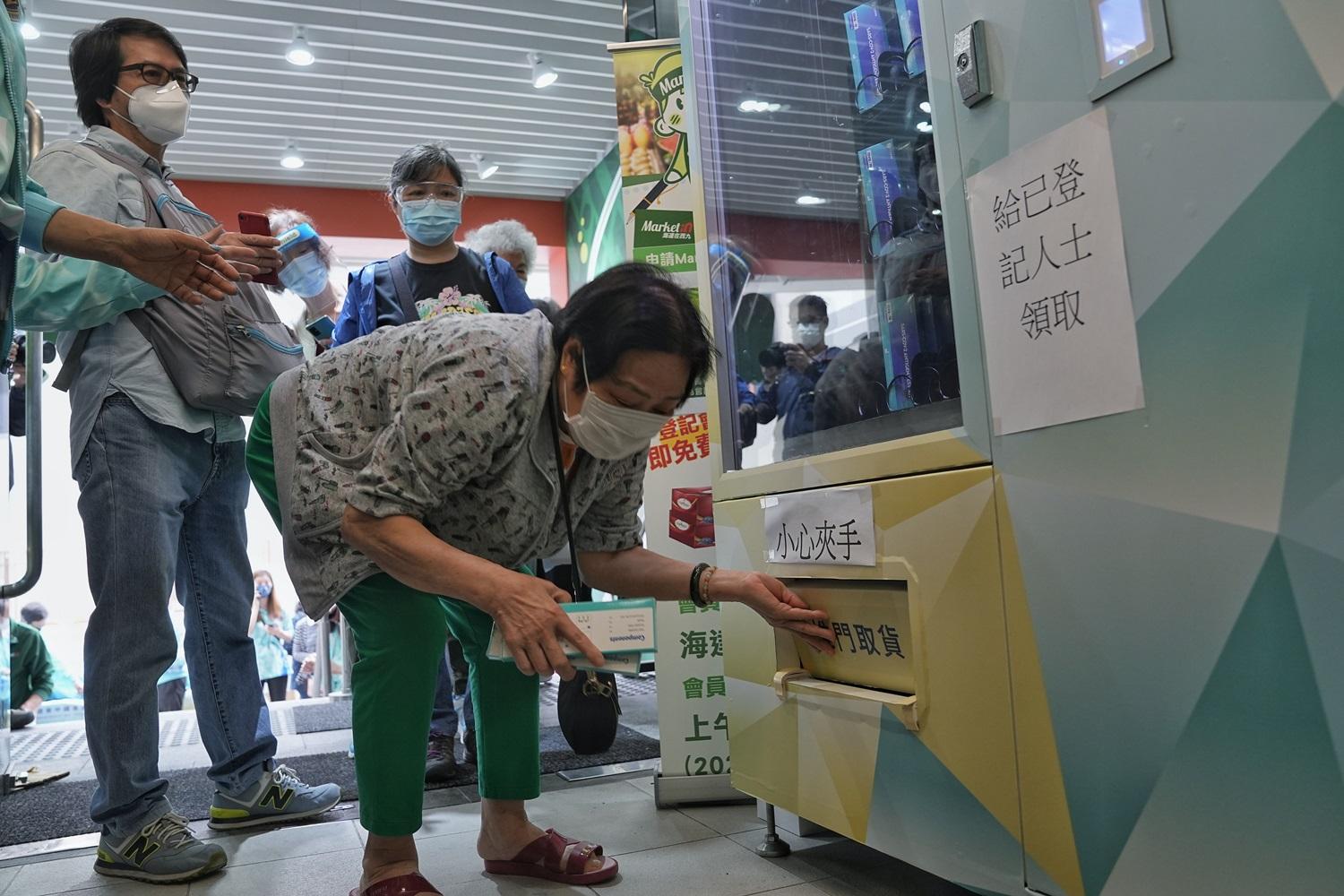 國際獅子總會全港設10部派發機 6萬份快速檢測包免費派發長者
