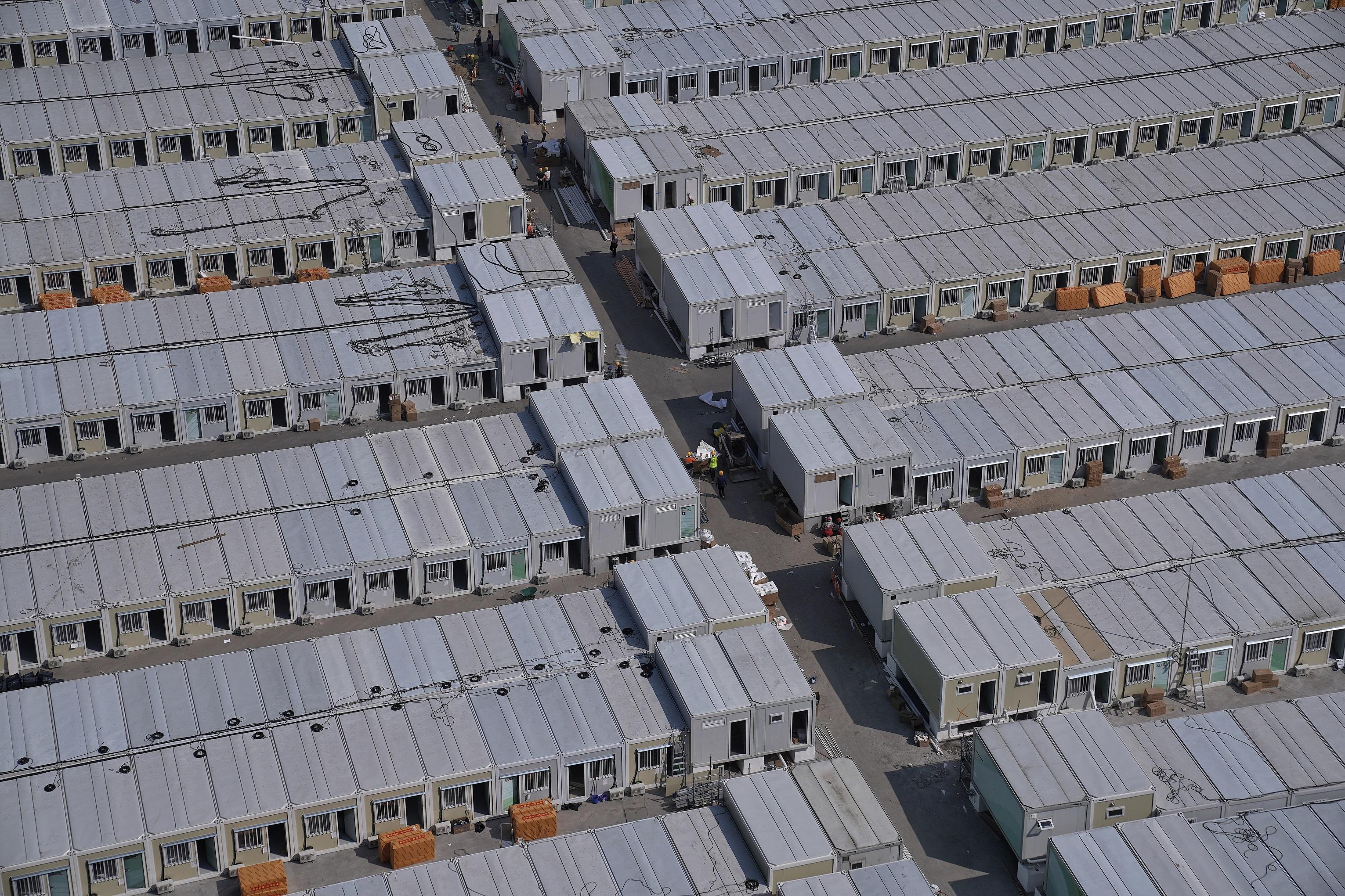 俗稱「方艙醫院」的青衣社區隔離設施。(資料圖片/夏家朗攝)