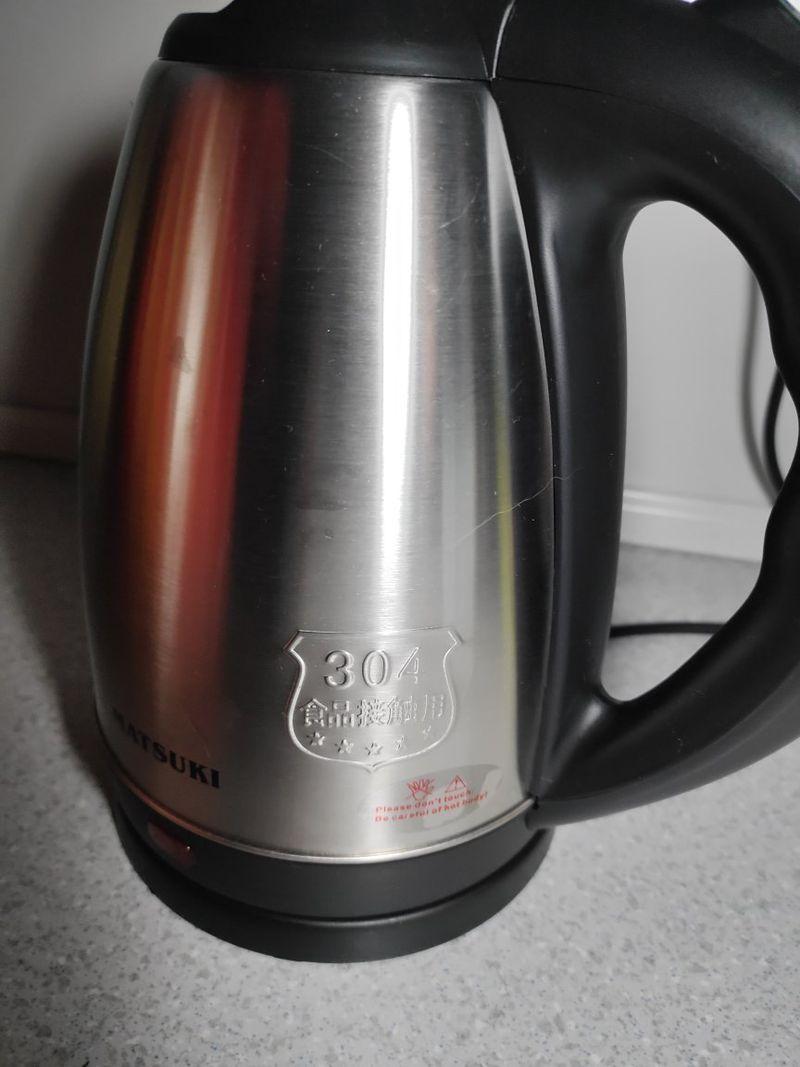 房間內有熱水煲。