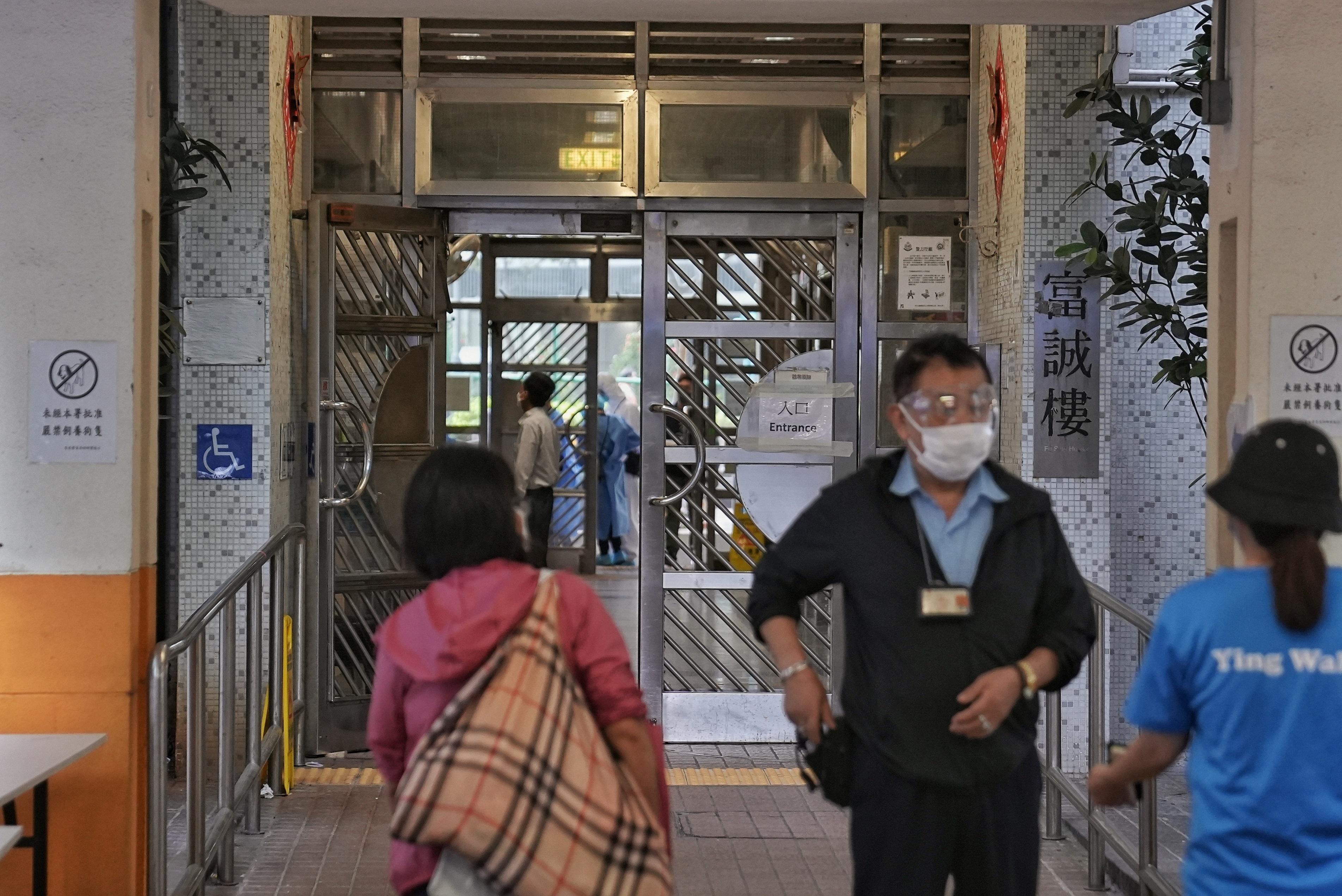 深水埗富昌邨富誠樓圍封檢測。(資料圖片/夏家朗攝)