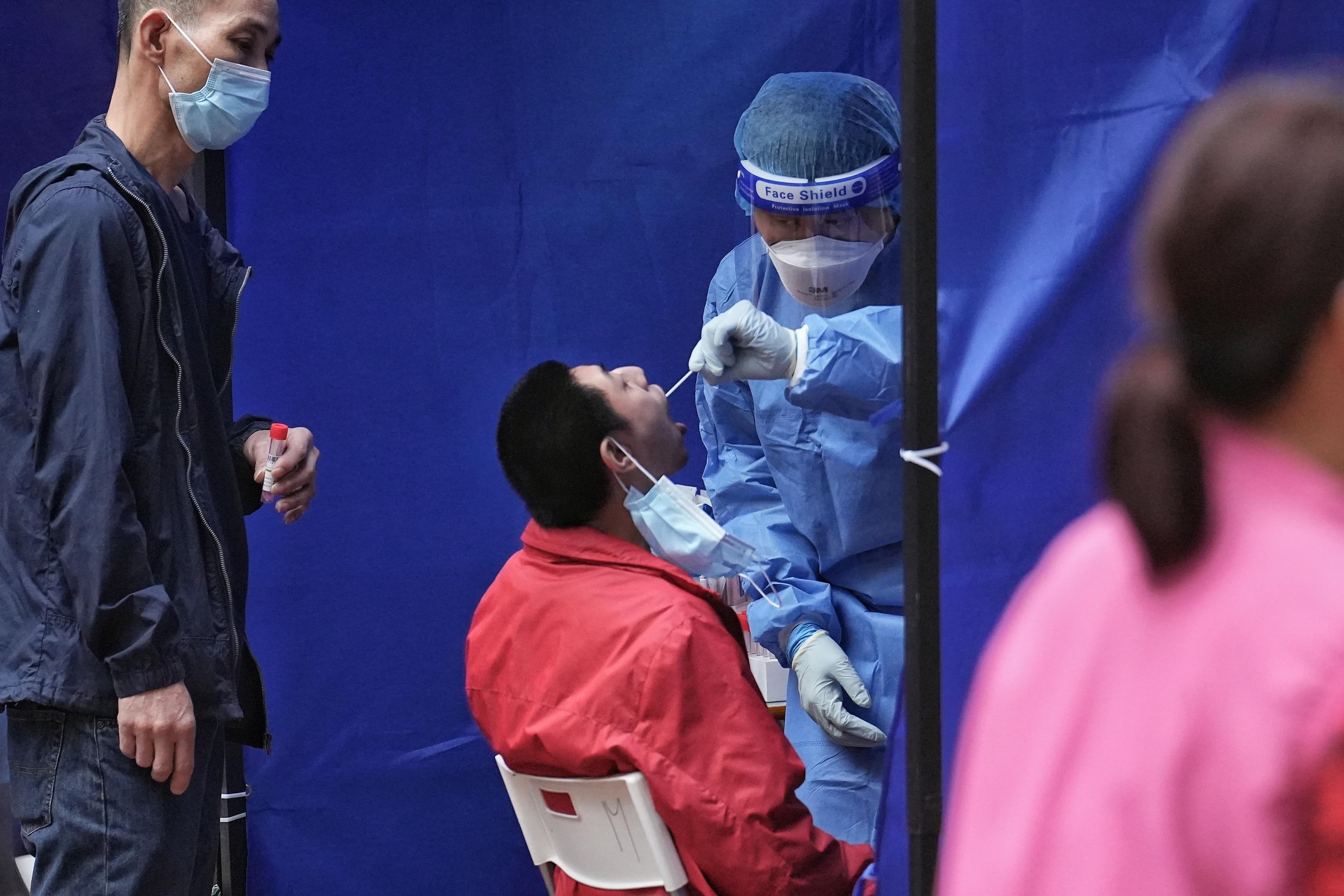 深水埗富昌邨富誠樓圍封檢測。(資料圖片/夏家朗攝)