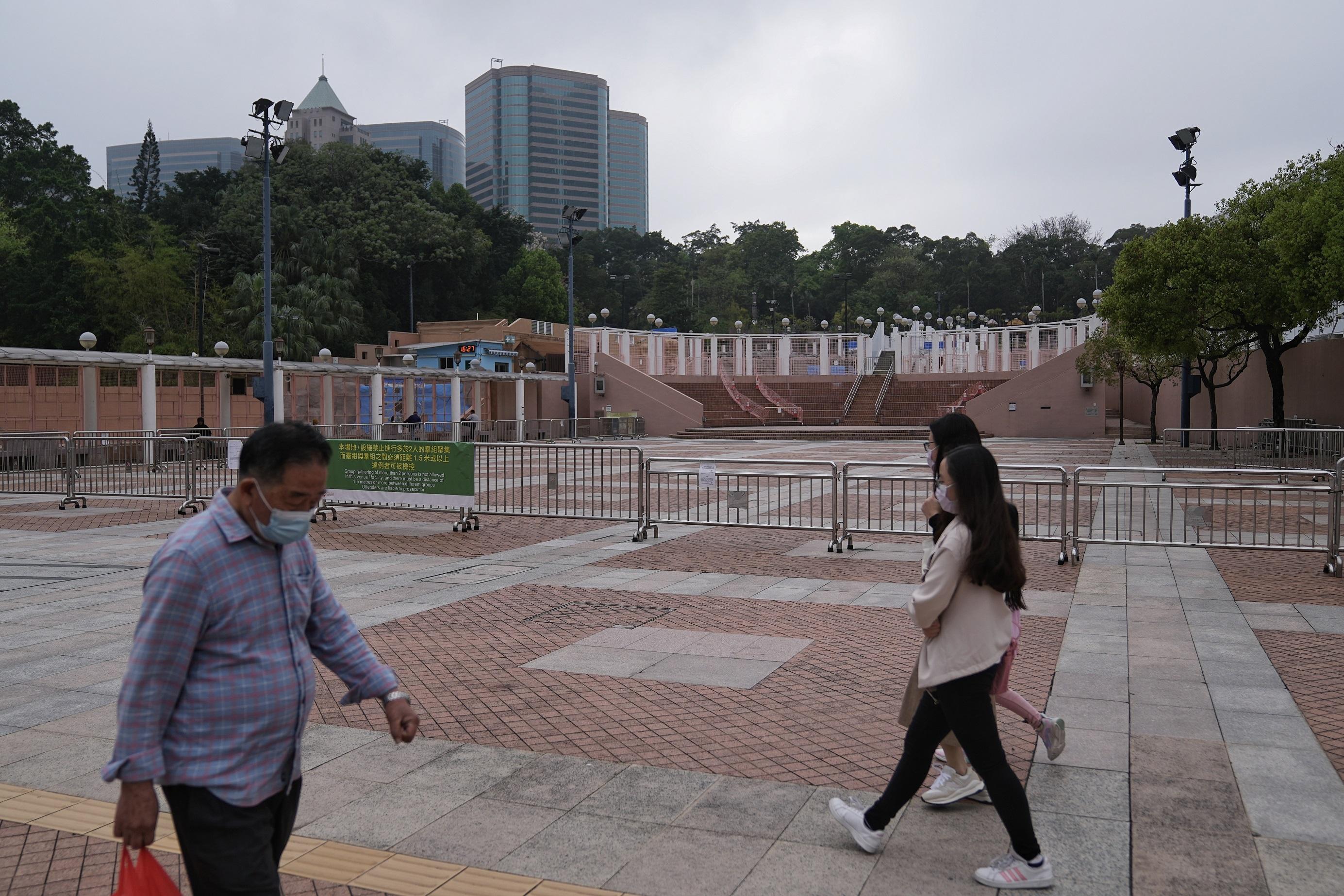 政府擬於4月21日起分階段放寬社交距離措施。(資料圖片/夏家朗攝)