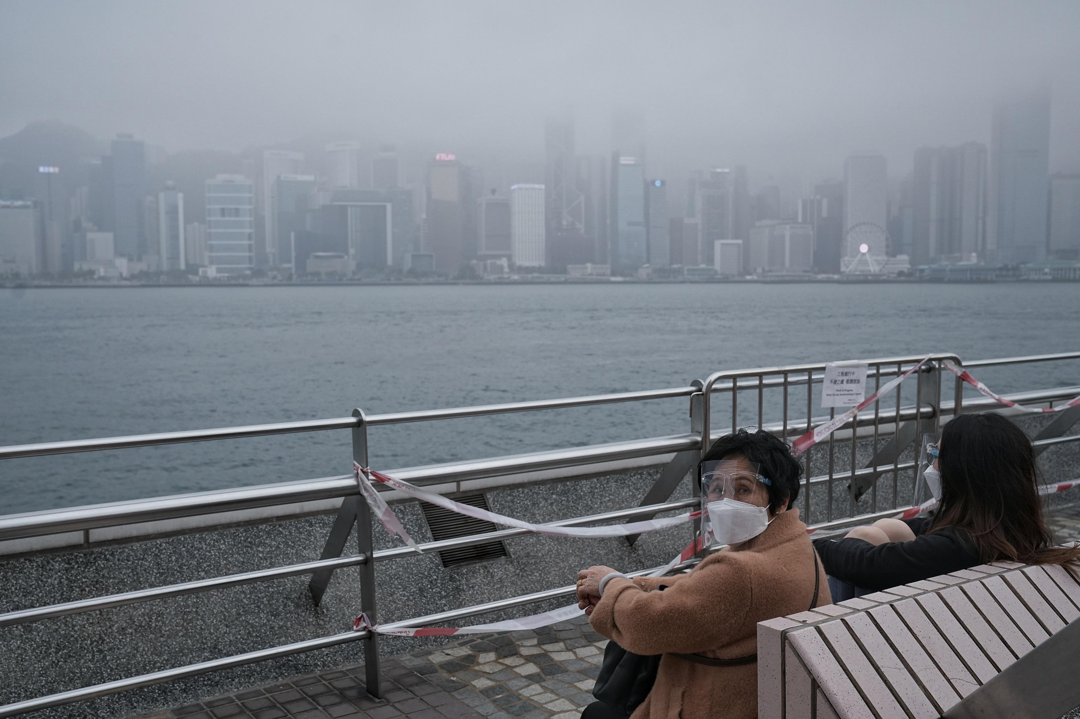 政府擬於4月21日起分階段放寬社交距離措施。(資料圖片/夏家朗攝)