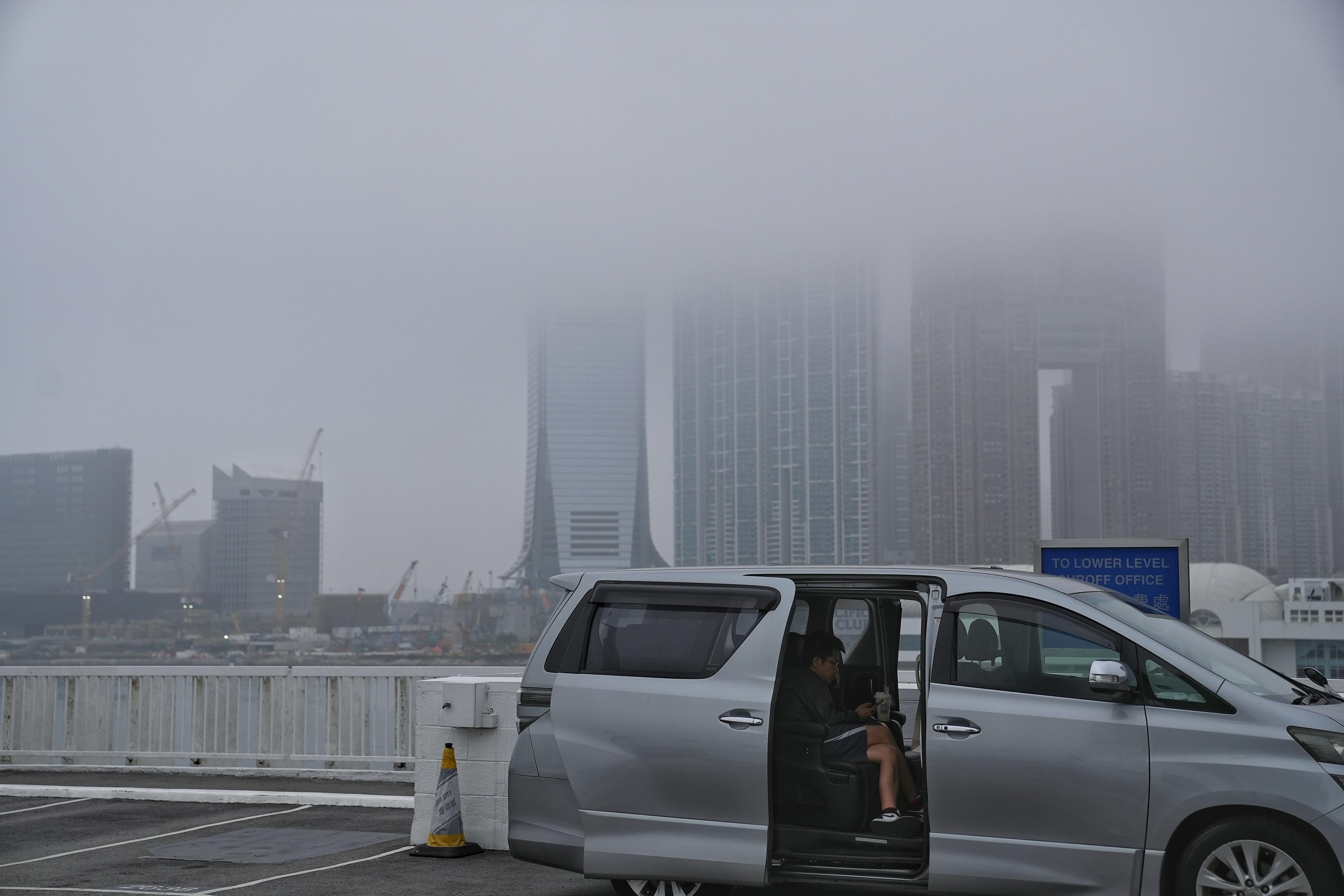 政府擬於4月21日起分階段放寬社交距離措施。(資料圖片/夏家朗攝)