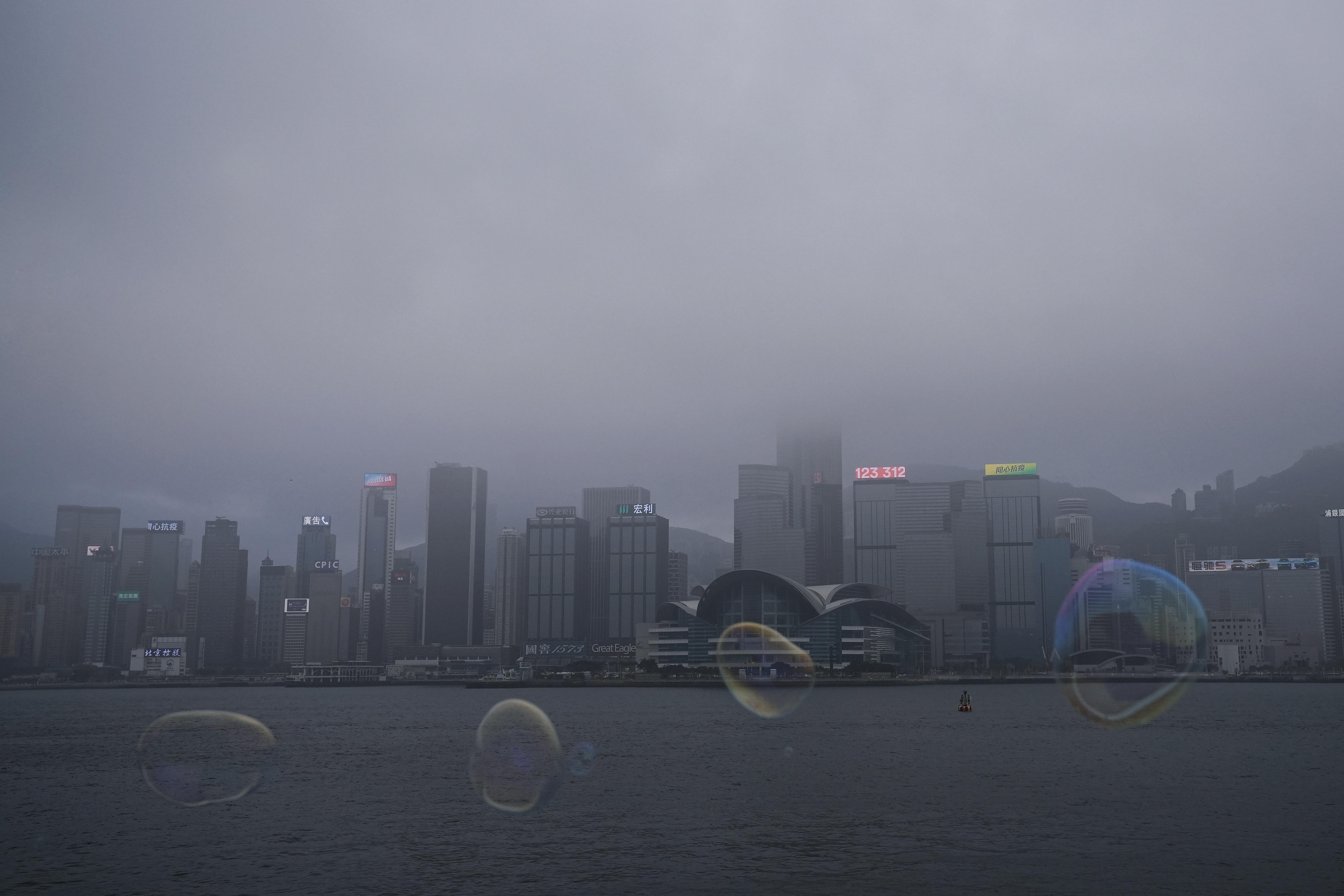 政府擬於4月21日起分階段放寬社交距離措施。(資料圖片/夏家朗攝)