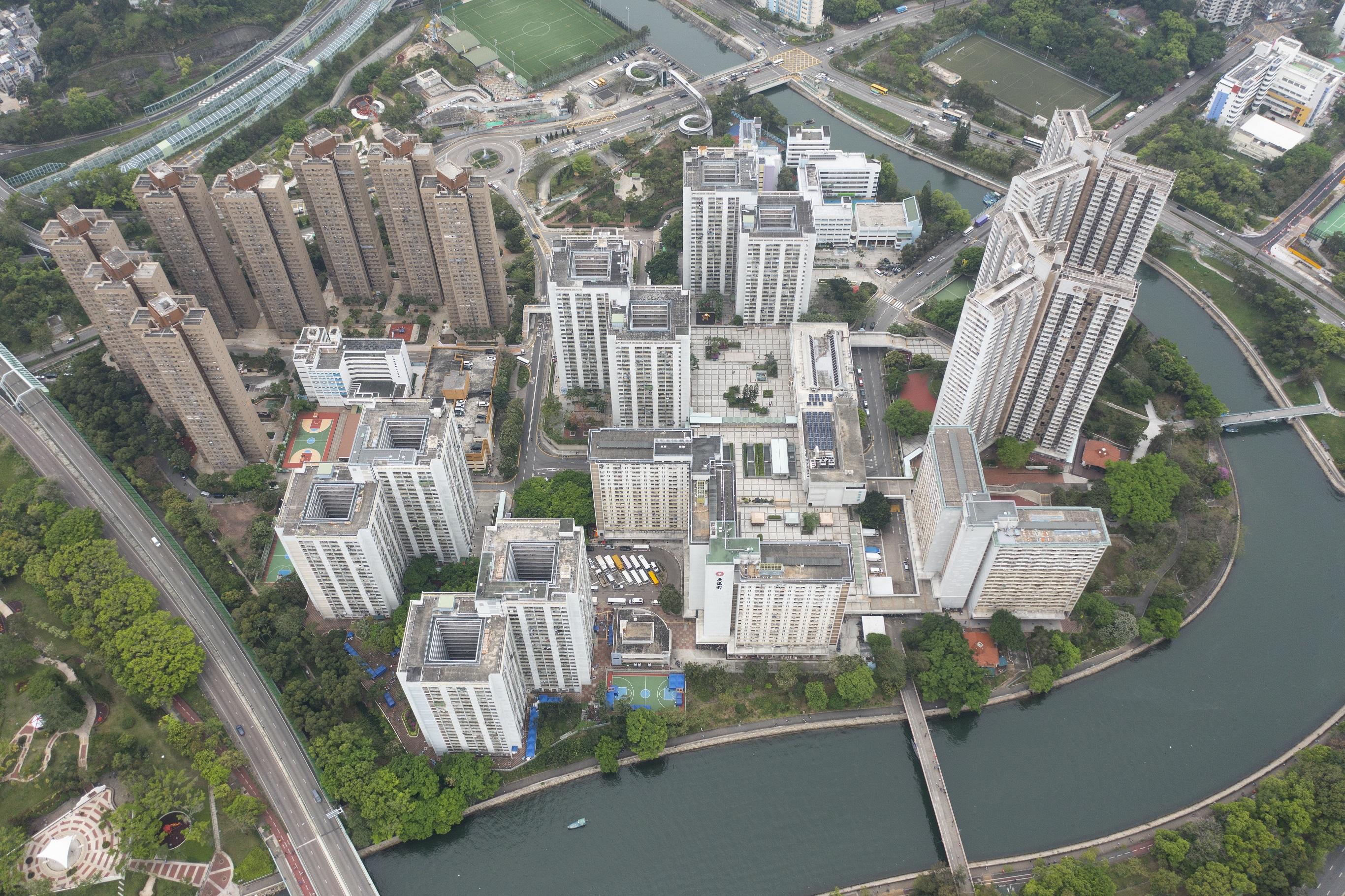 大埔廣福邨8幢大廈全數圍封。(資料圖片/陳奕釗攝)