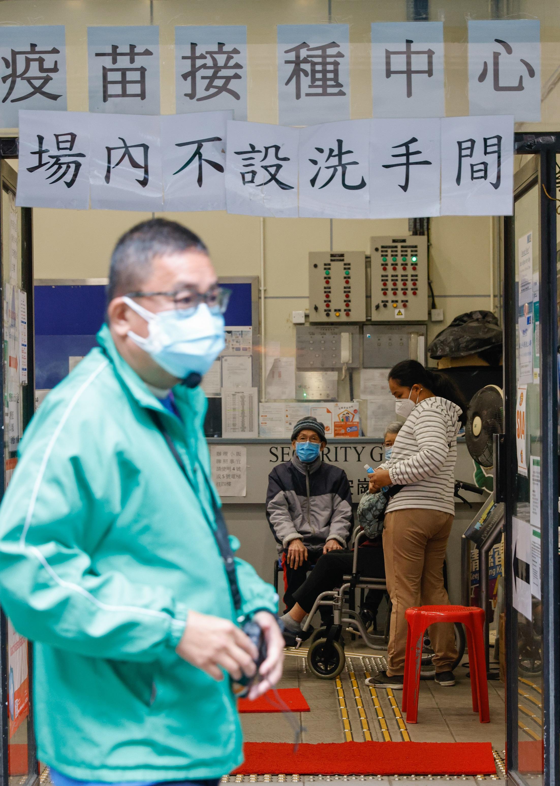 市民到社區疫苗接種中心打針。(資料圖片/蘇文傑攝)