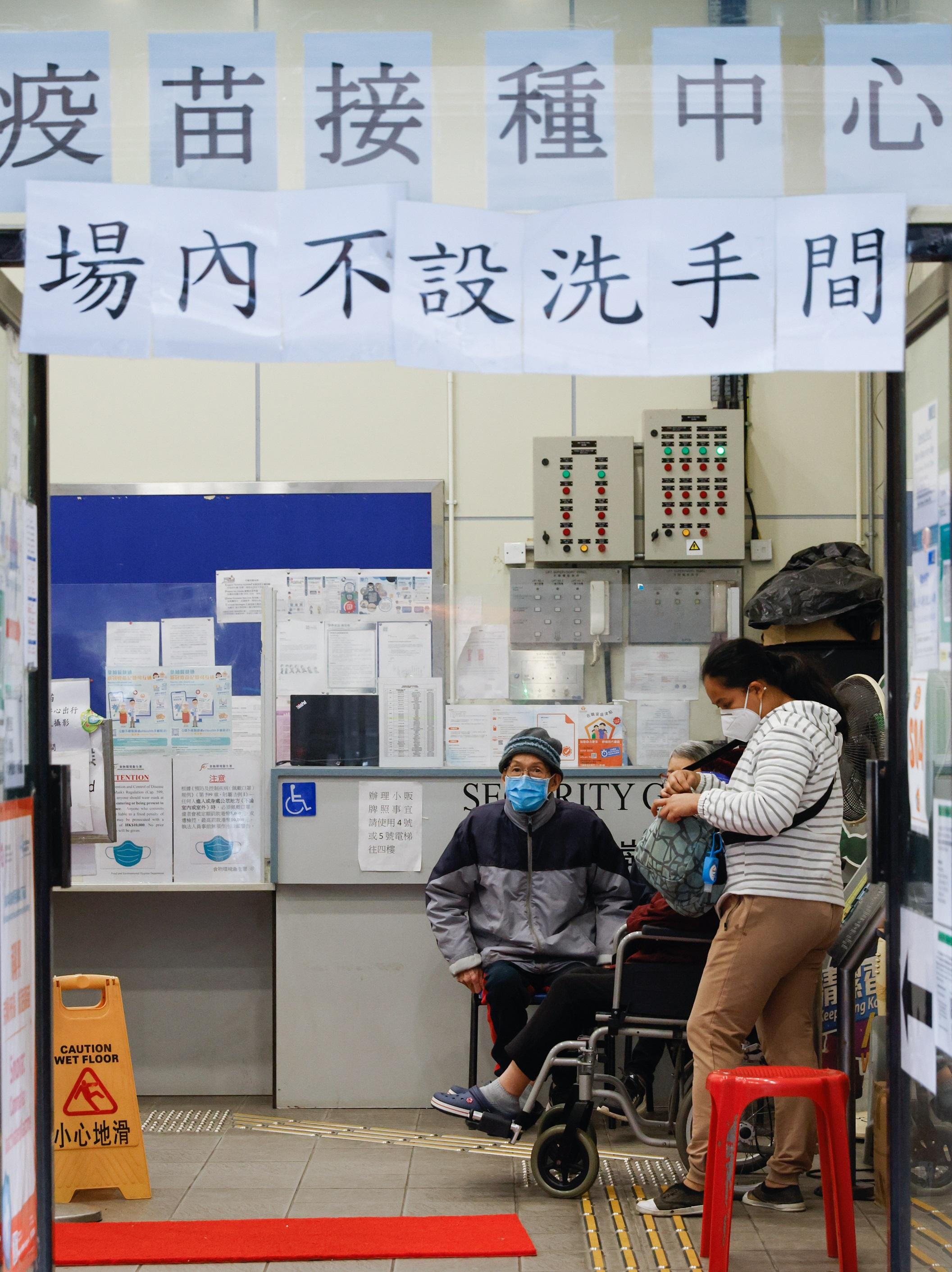 市民到社區疫苗接種中心打針。(資料圖片/蘇文傑攝)