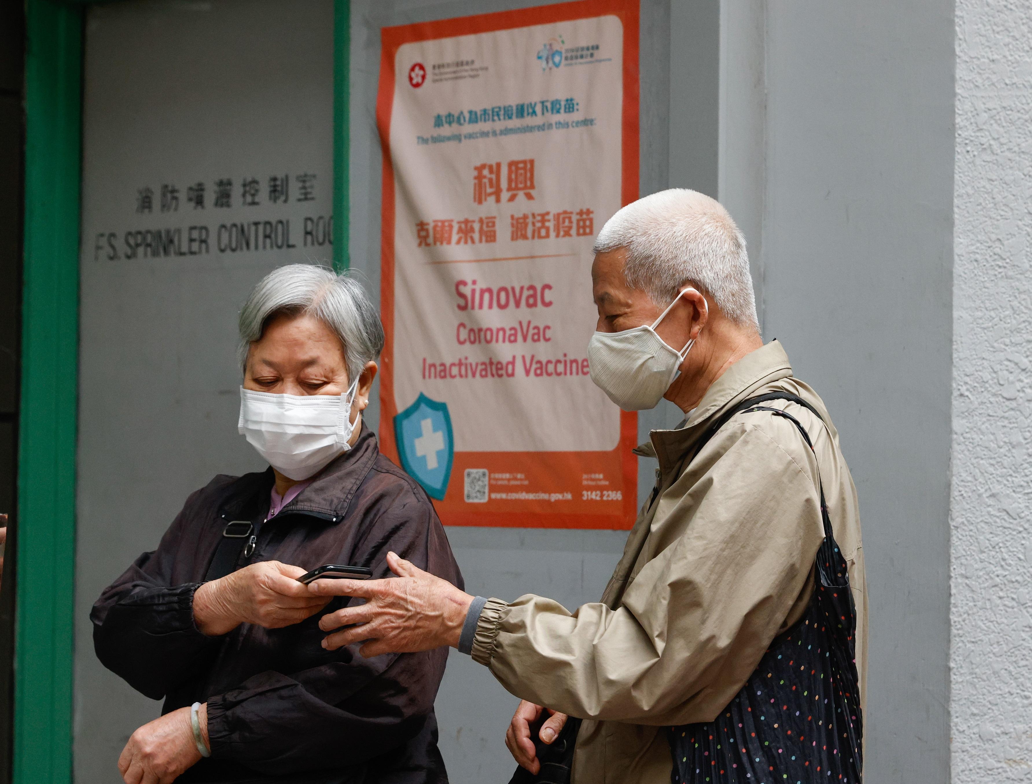 市民到社區疫苗接種中心打針。(資料圖片/蘇文傑攝)