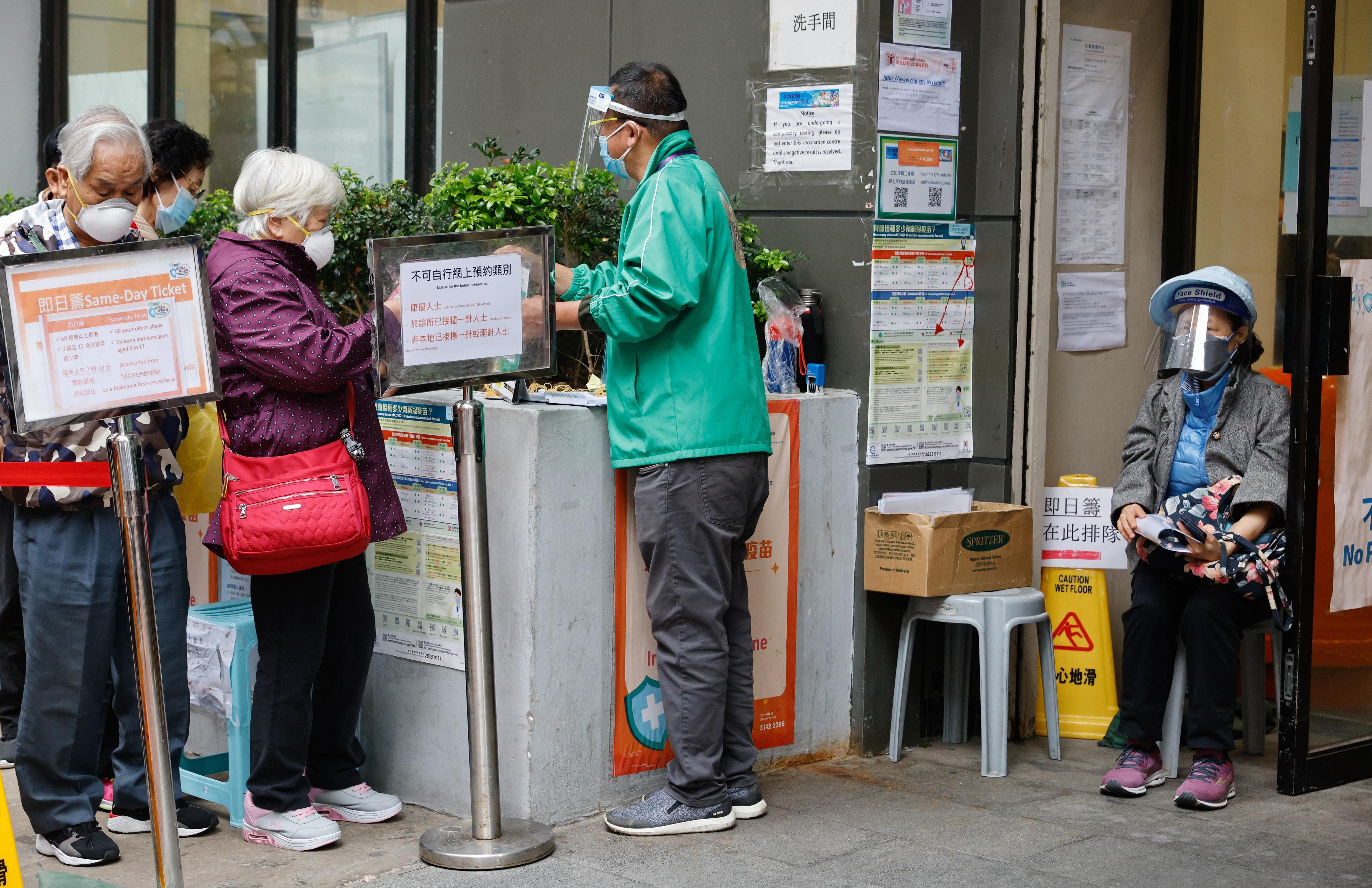 市民到社區疫苗接種中心打針。(資料圖片/蘇文傑攝)