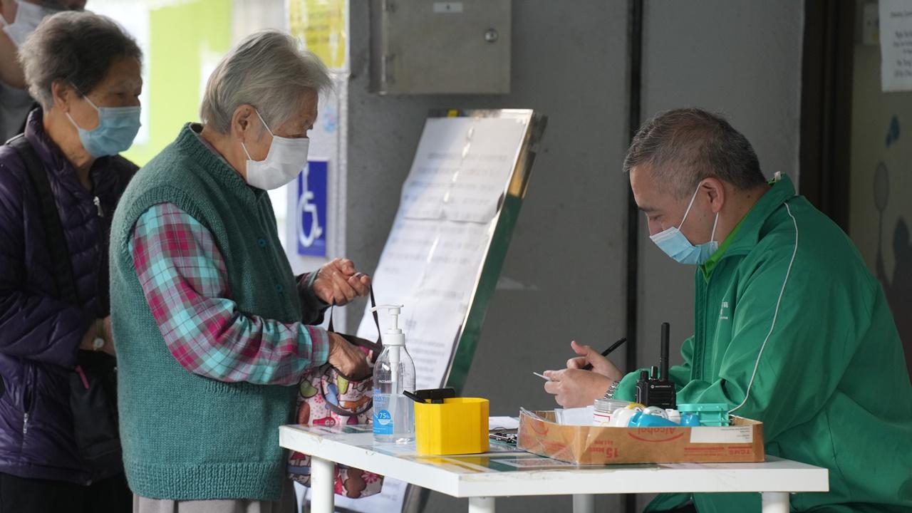 聶德權形容打不打針尤其對長者是生死分別。(資料圖片)