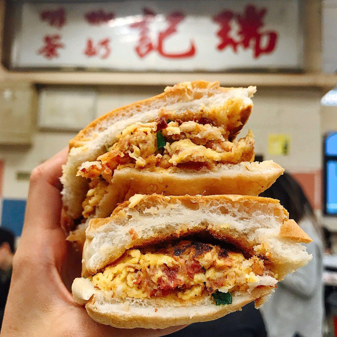 爆餡蛋牛包!(相片來源:instagram:sophieemomo)