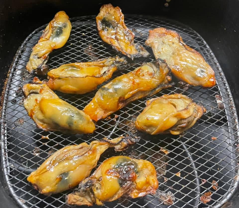 有網民發揮創意,將即食生蠔烘成金蠔。相片來源:香港生蠔關注組