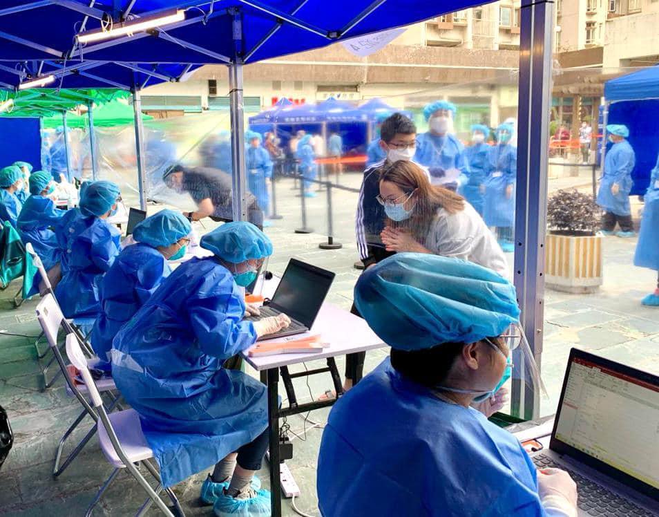 楊潤雄指,圍封青衣美景花園的行動由教育局一手籌備。(楊潤雄 Facebook)