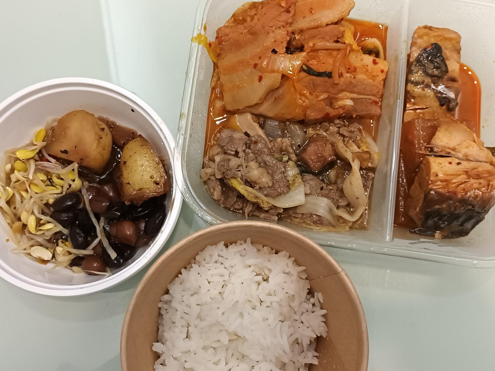 菜式較為惹味,有韓式炒牛肉、辣醬煮鯖魚等。(相片來源:香港兩餸飯關注組)