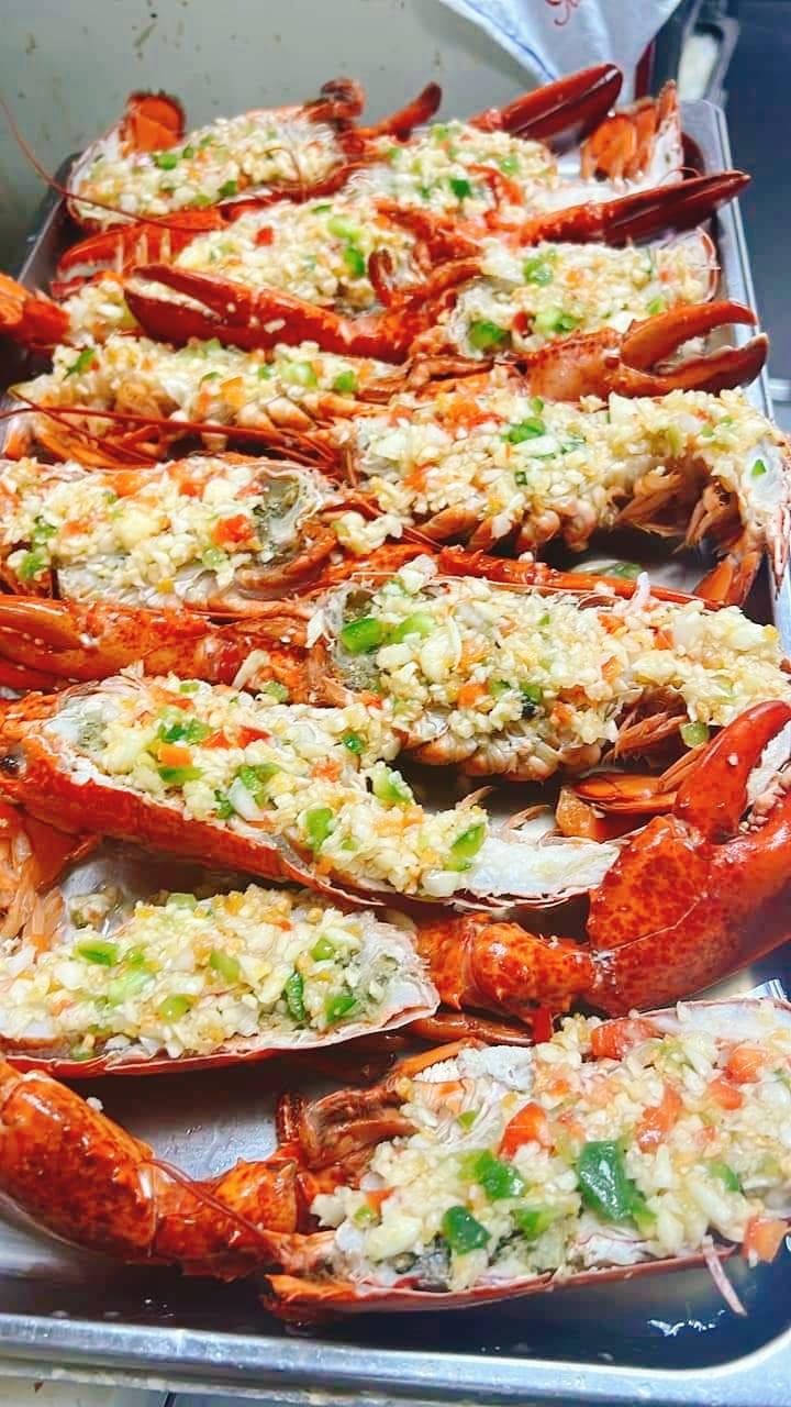 蒜蓉蒸加拿大龍蝦(相片來源:玲瓏巧點功房Facebook專頁)