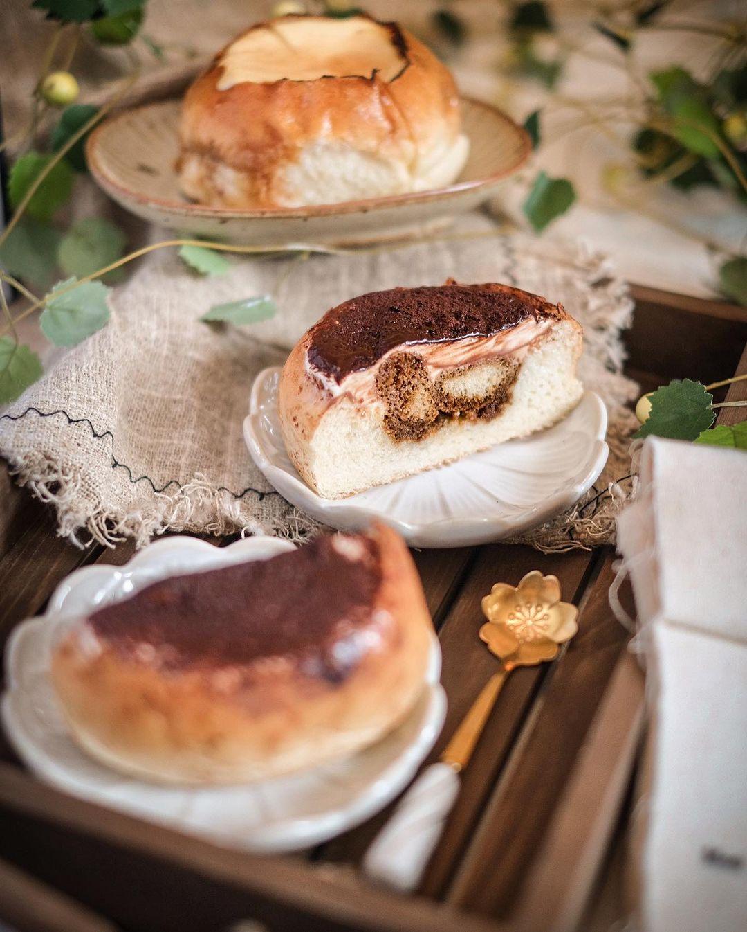 (內餡有芝士流心以及浸泡過咖啡酒的手指餅,層次豐富!相片來源:instagram:aimei.hk)