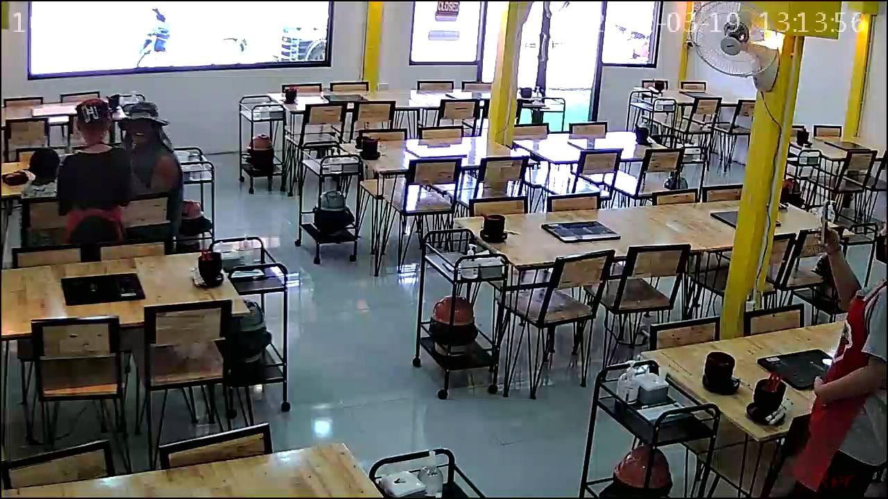 父女獲招待免費用餐。(FB)