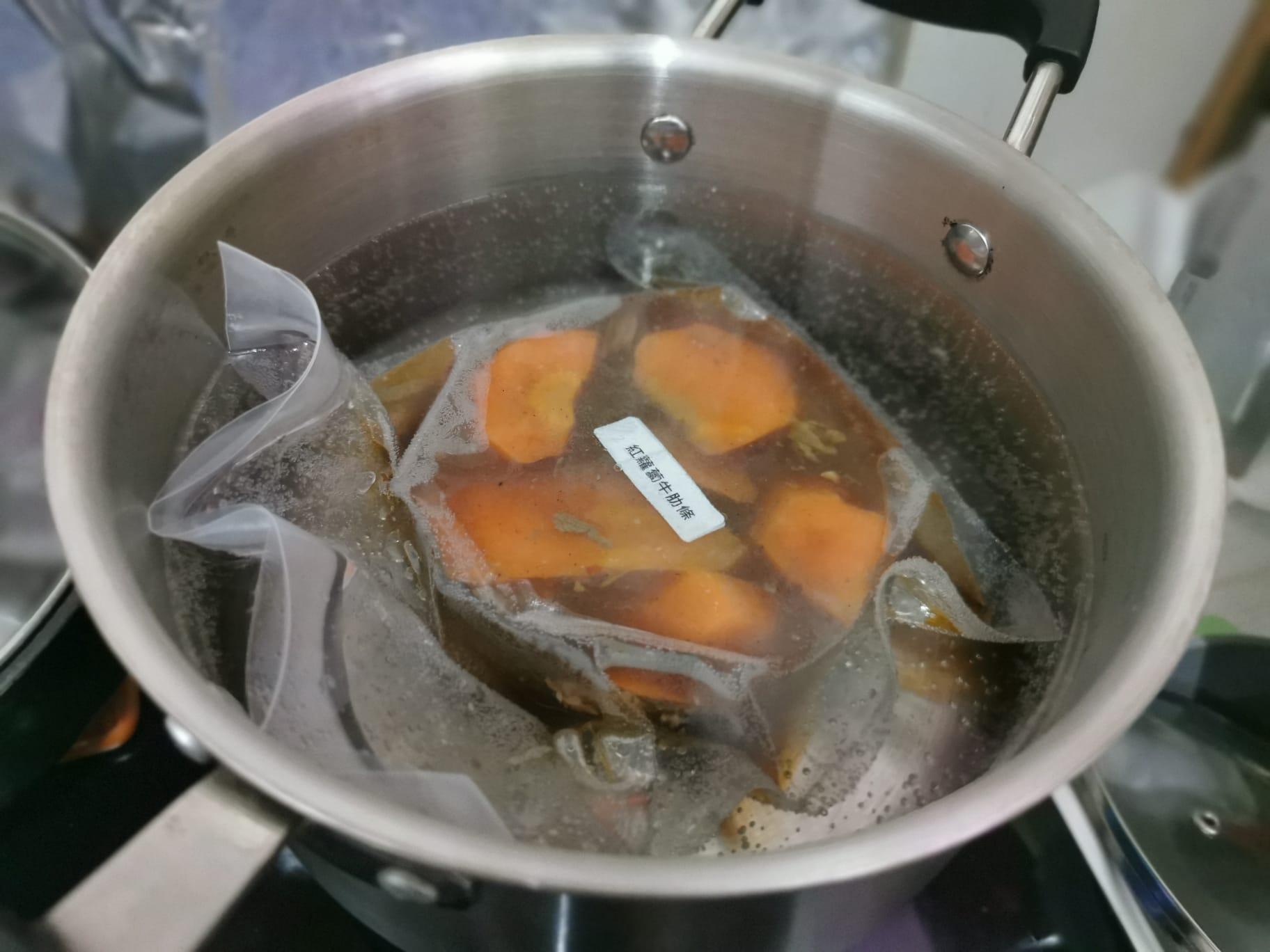 3. 放入沸水中加熱約20分鐘