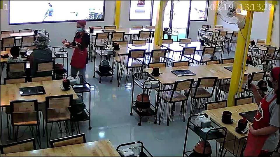 更送上小蛋糕給女孩驚喜慶生。(FB)