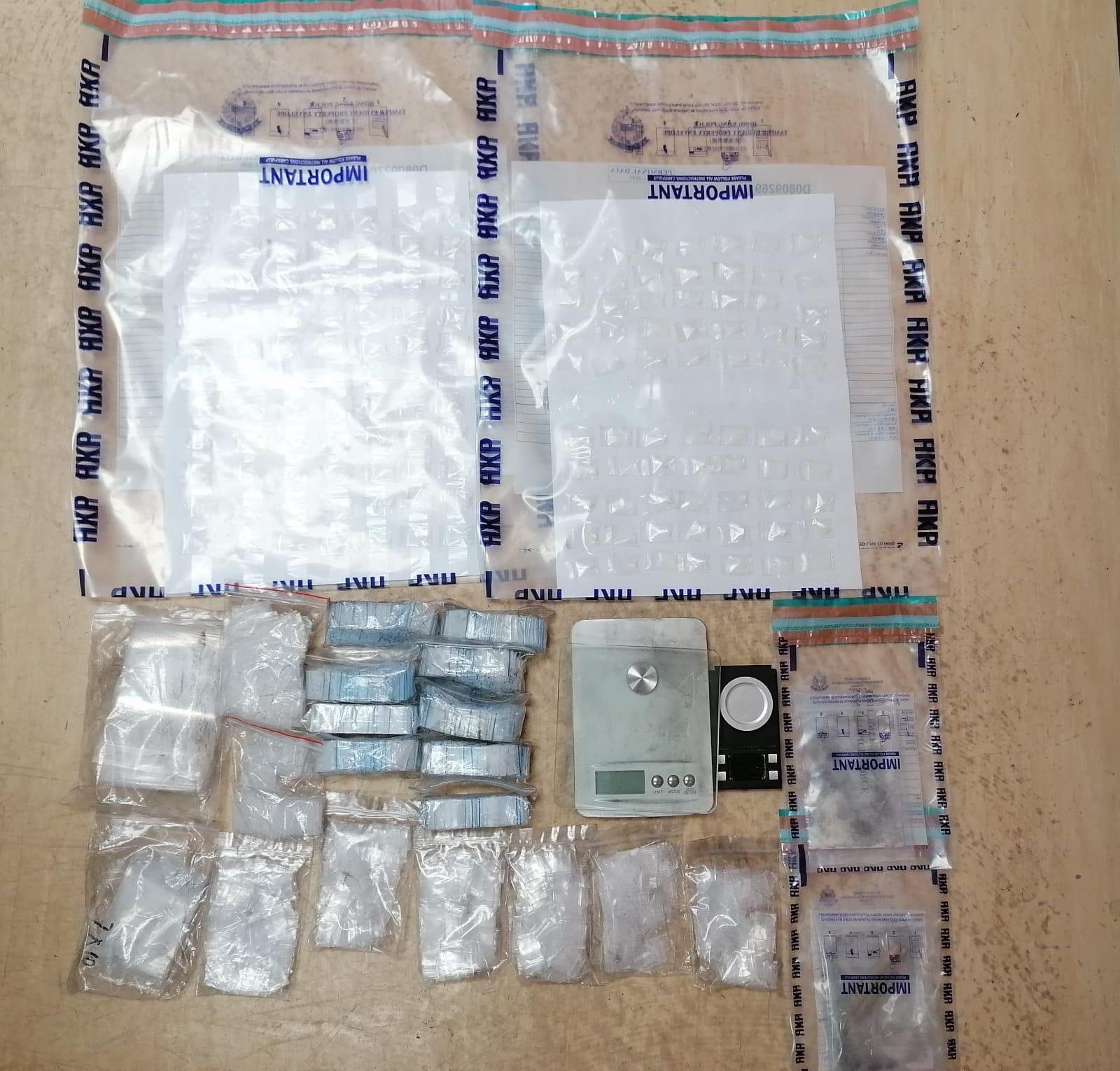 警搜黃大仙單位檢逾7萬元毒品拘4男女