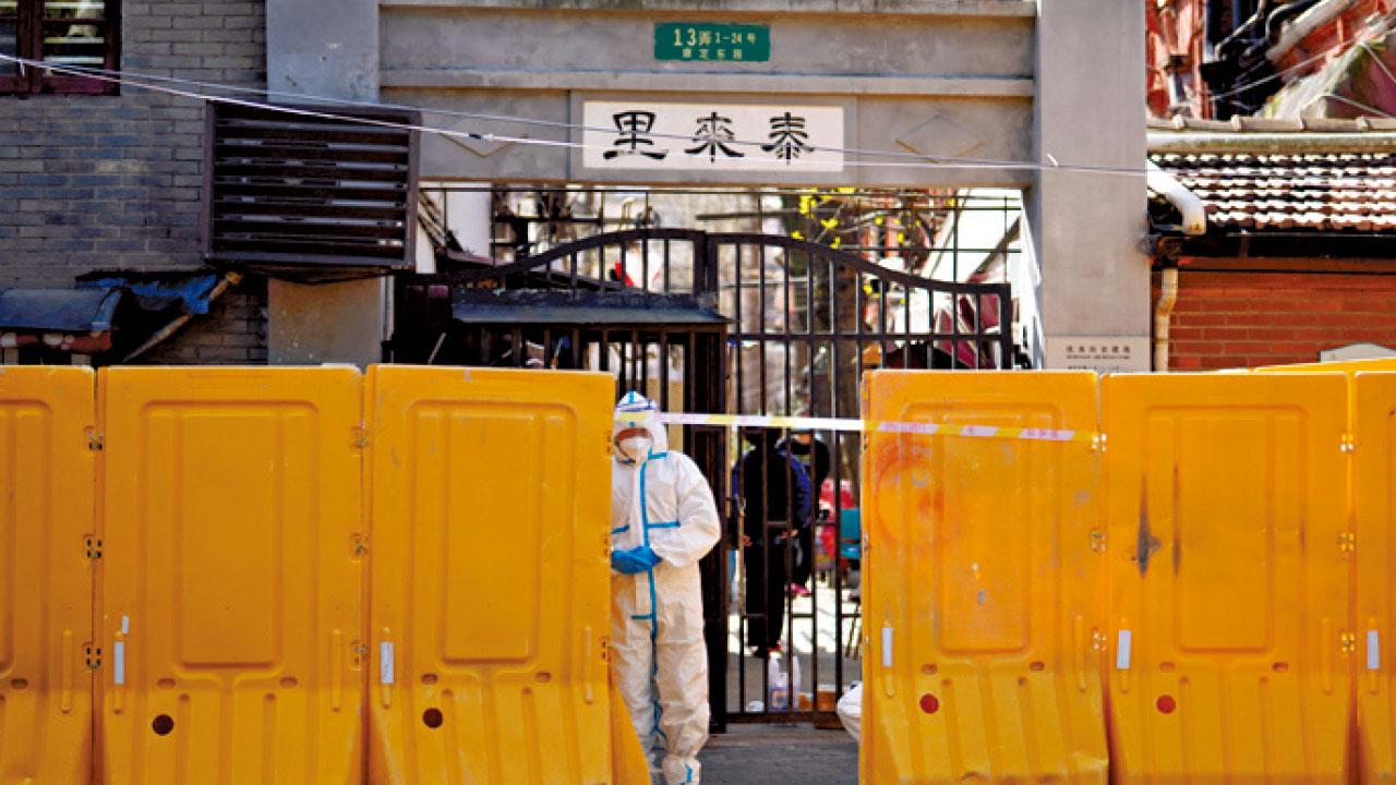 再創新高|逾半來自浦東新區 上海封控首日4477感染