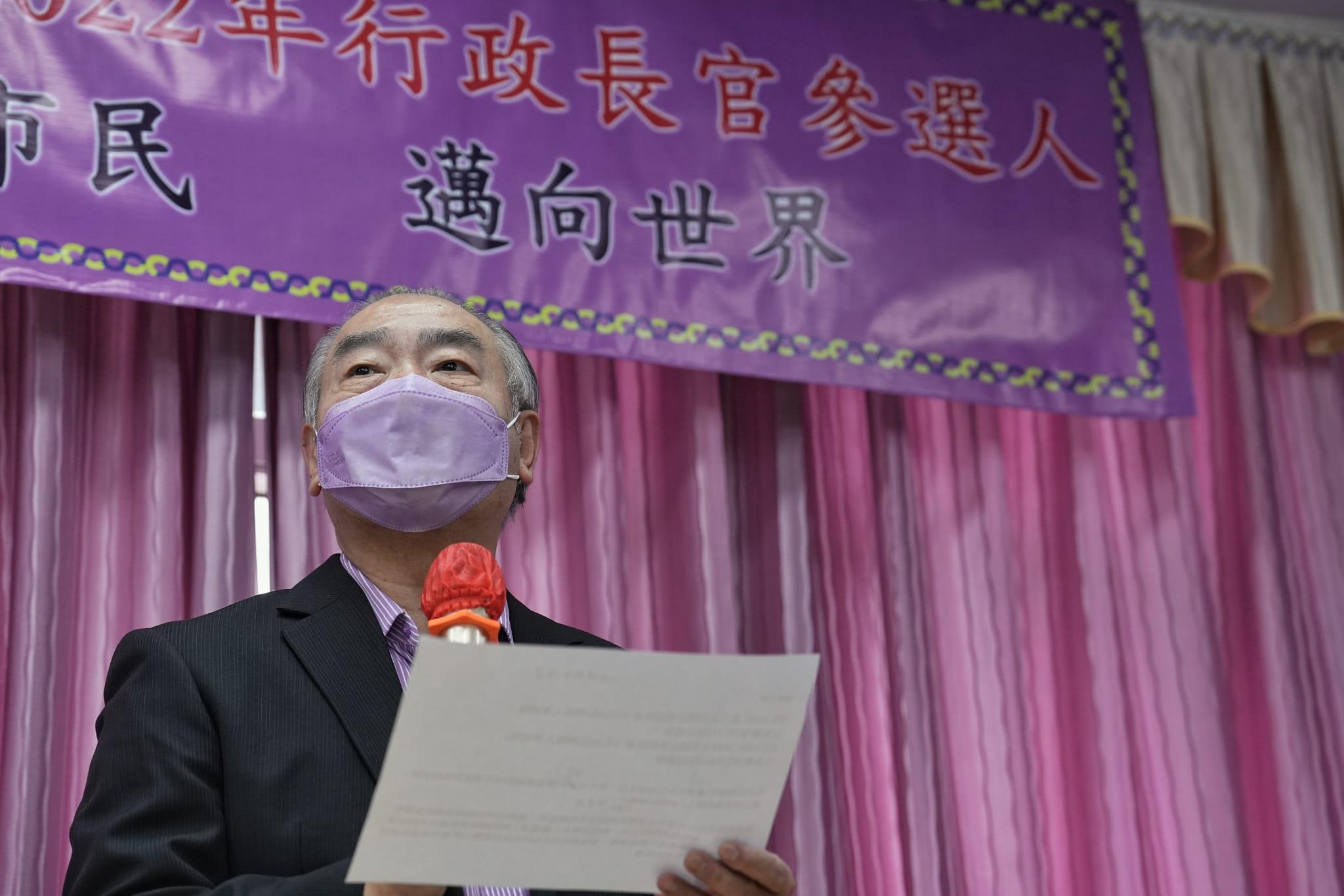 第四度宣布參選特首的胡世全,交代對香港房屋及土地供應發展的看法。(夏家朗攝)