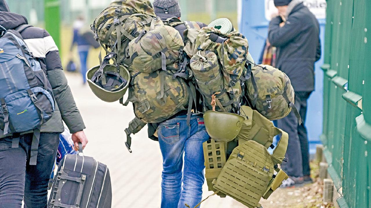 戰況告急|俄軍首披露498兵死 烏克蘭黑海重鎮失守