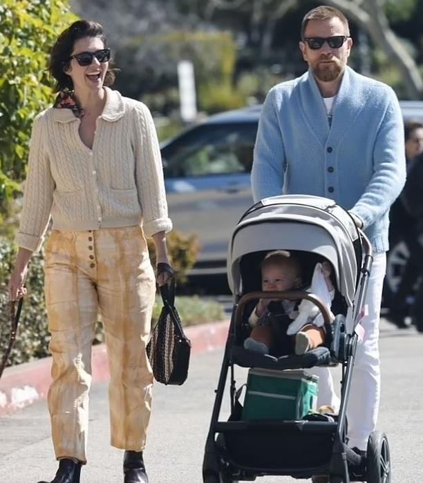 伊雲同囡囡去超市愛施展原力。