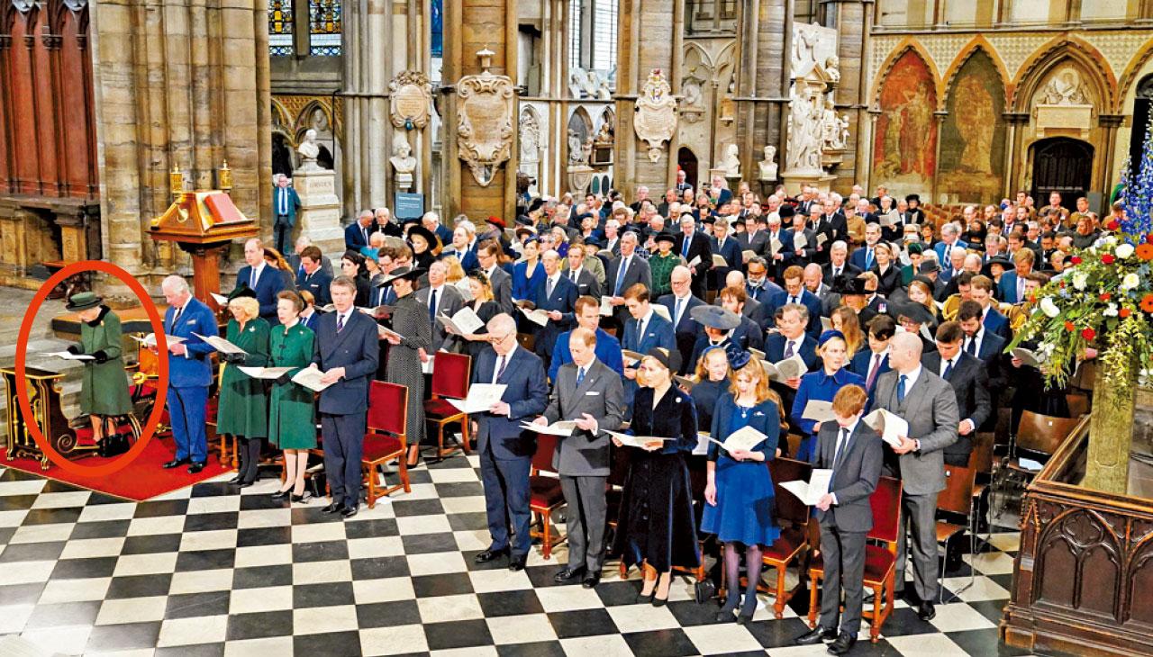 近半年來首赴公開場合 英女王出席悼念亡夫儀式