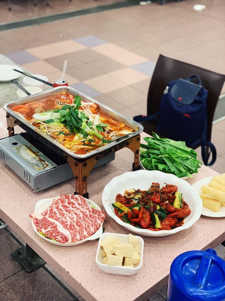 店舖主打雞煲、水煮魚、酸菜魚和烤魚,價格合理。