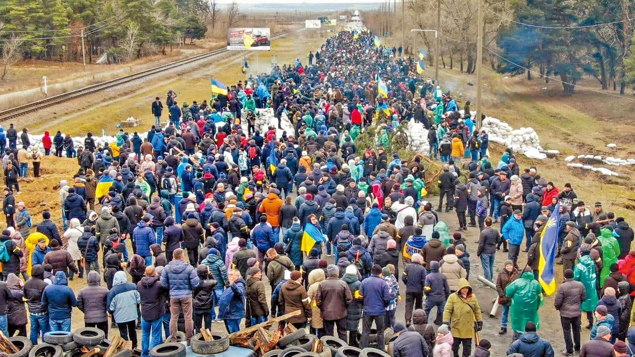 人肉路障|俄軍已控制周邊地區 烏民眾堵路堅守核廠