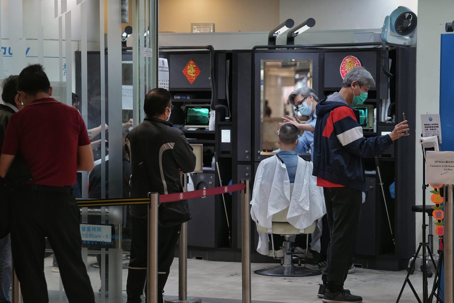 市民入場需要使用「疫苗通行證」。(夏家朗攝)