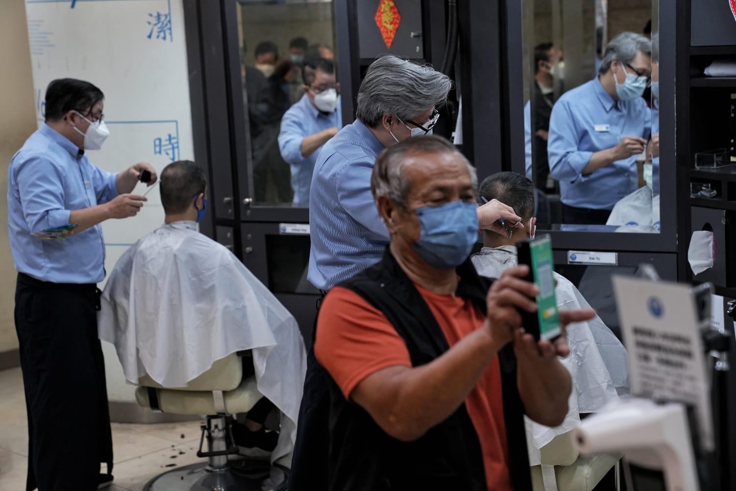 市民入場均須用「安心出行」掃瞄「疫苗通行證」。