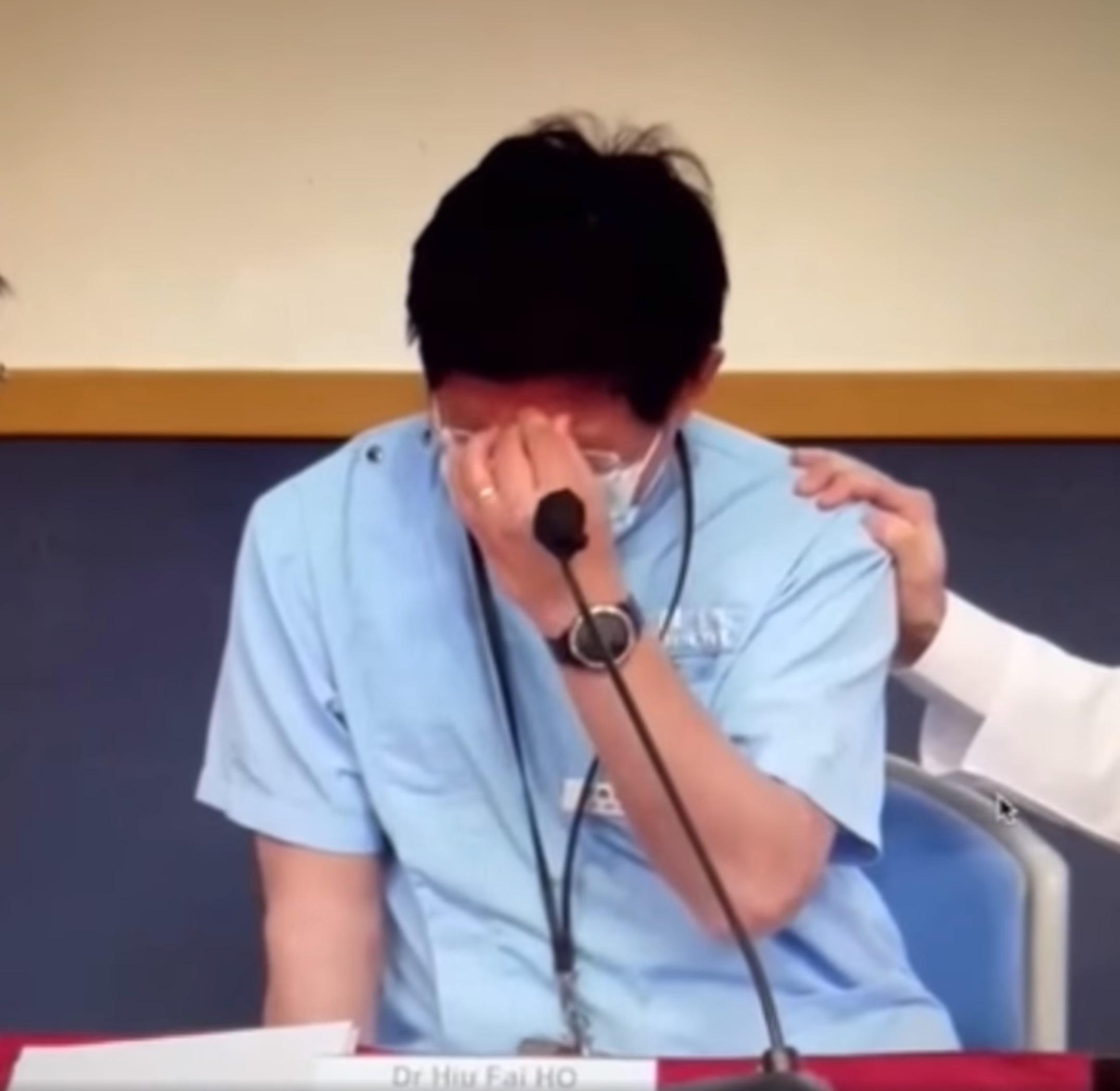 伊院將轉為救治新冠患者的定點醫院,其急症室主管何曉輝昨日在員工大會解釋安排時激動落淚,場面感人。(網上片段截圖)