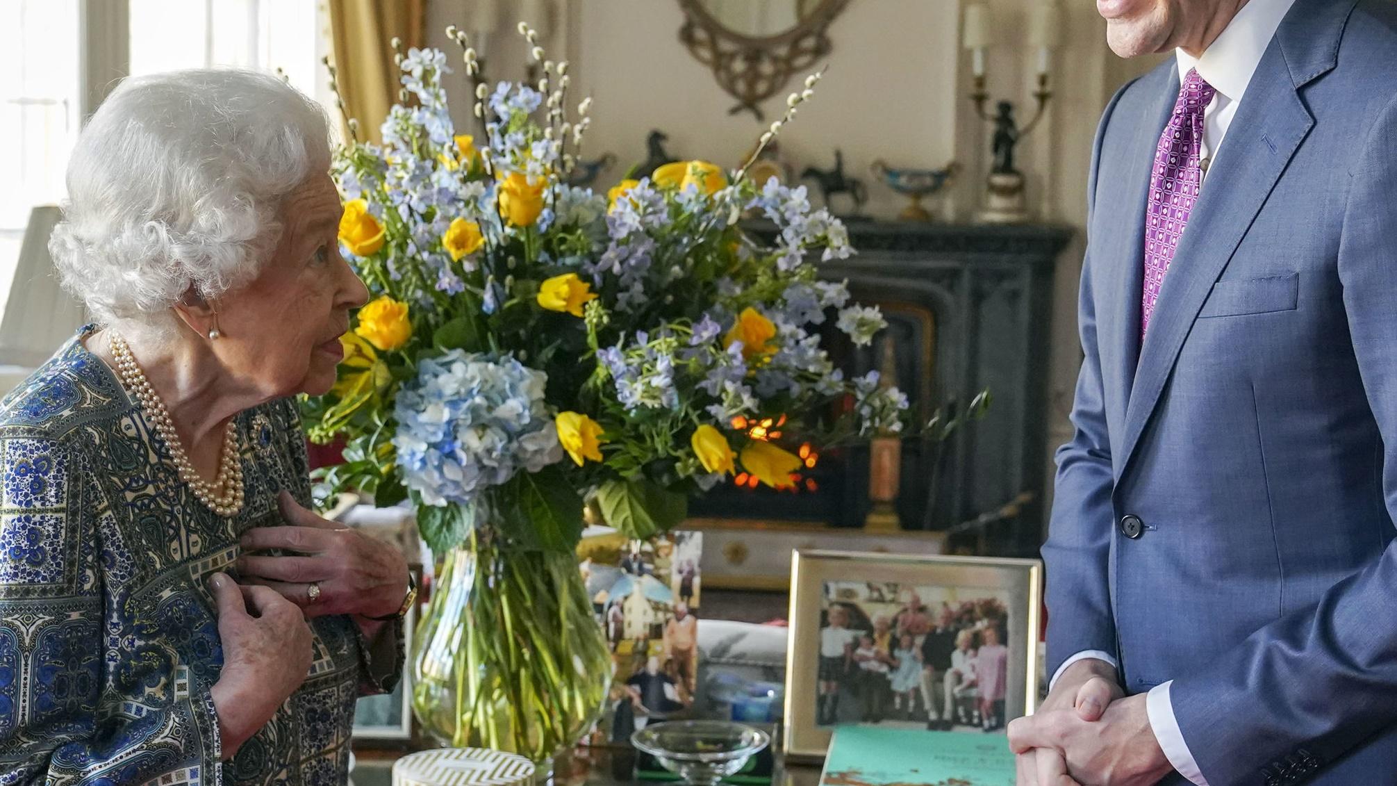 藍色和黃色令人聯想俄烏戰事。(AP)