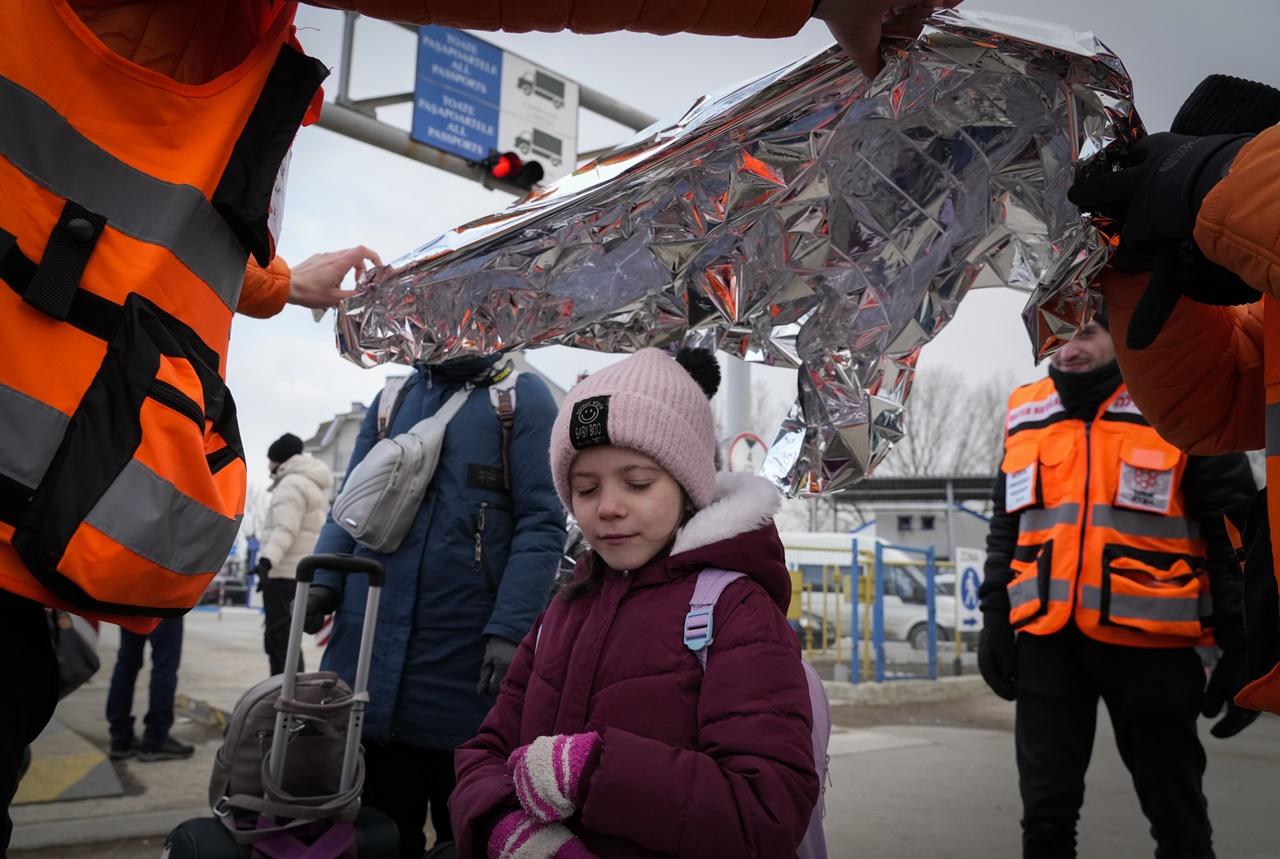 烏克蘭難民湧摩爾多瓦邊境Palanca。(AP)