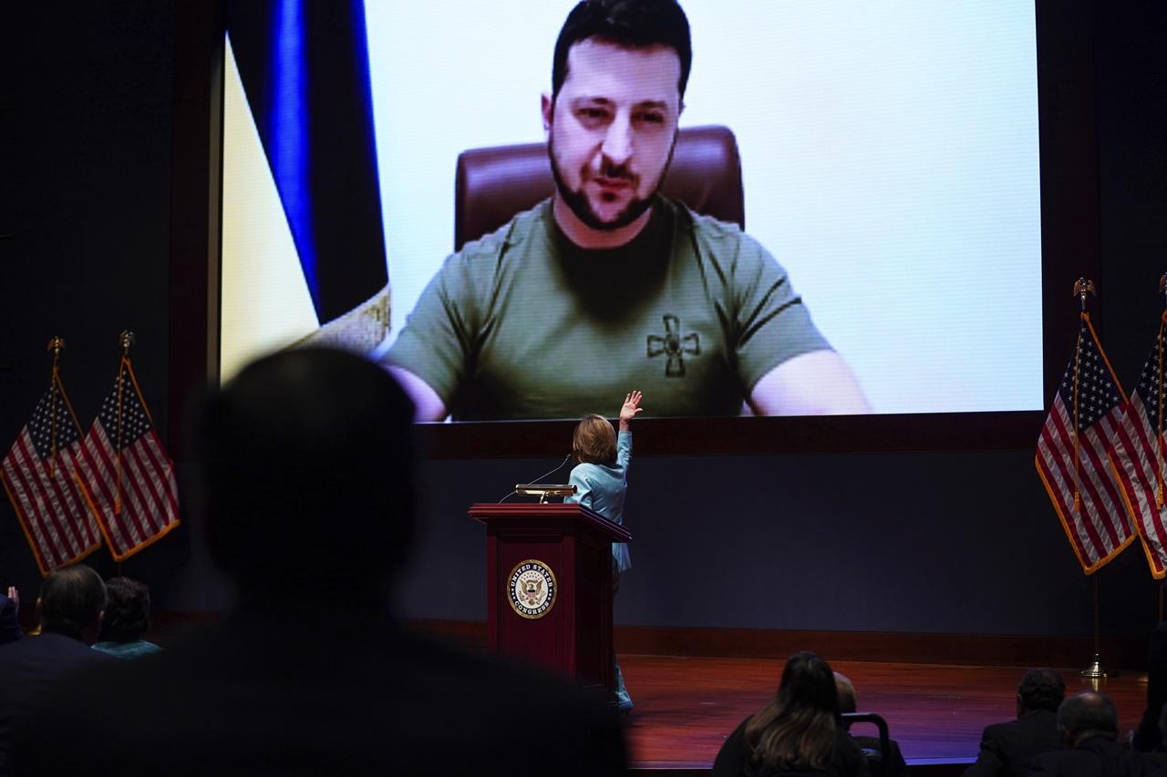 澤連斯基於美國會提偷襲珍珠港及911事件。(AP)