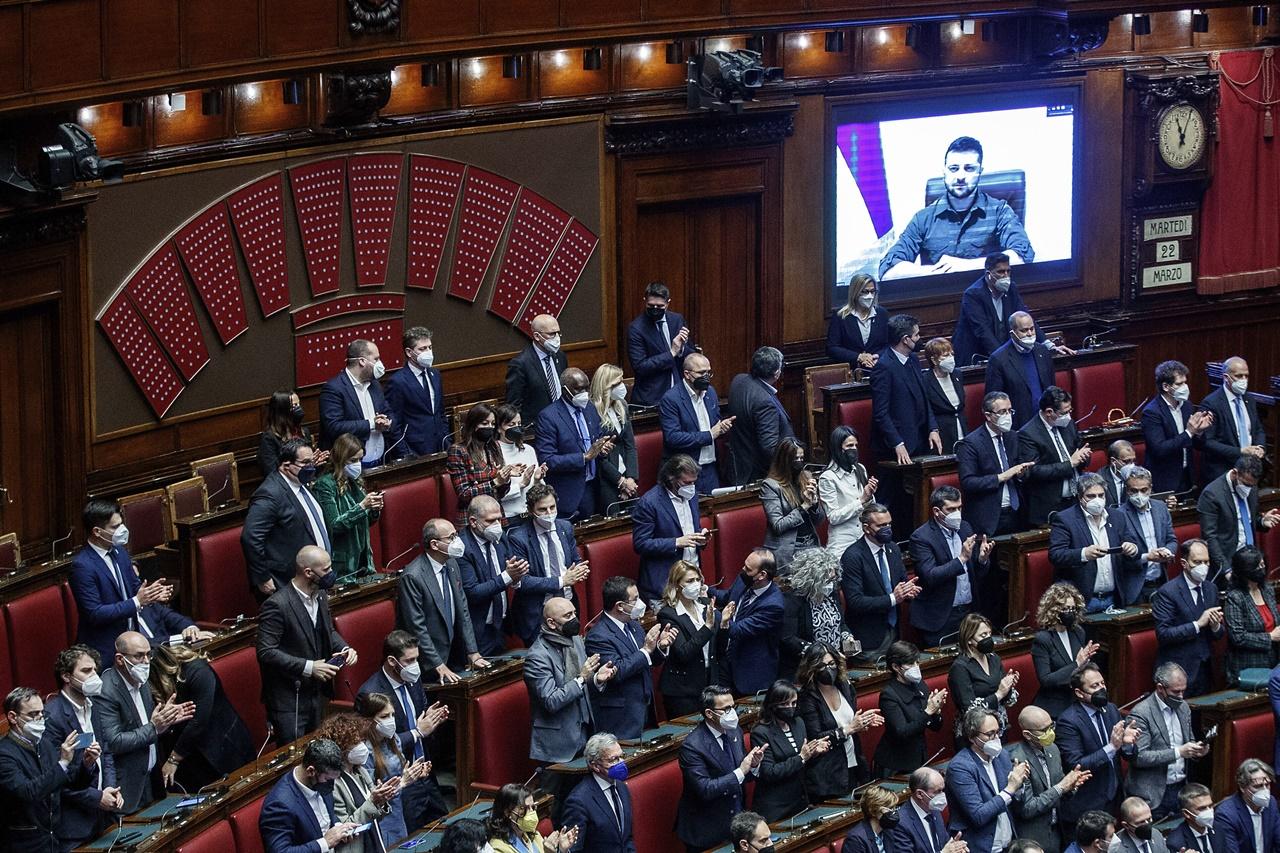 澤連斯基周二(22日)晚上在對義大利國會發表視訊演說。(AP)