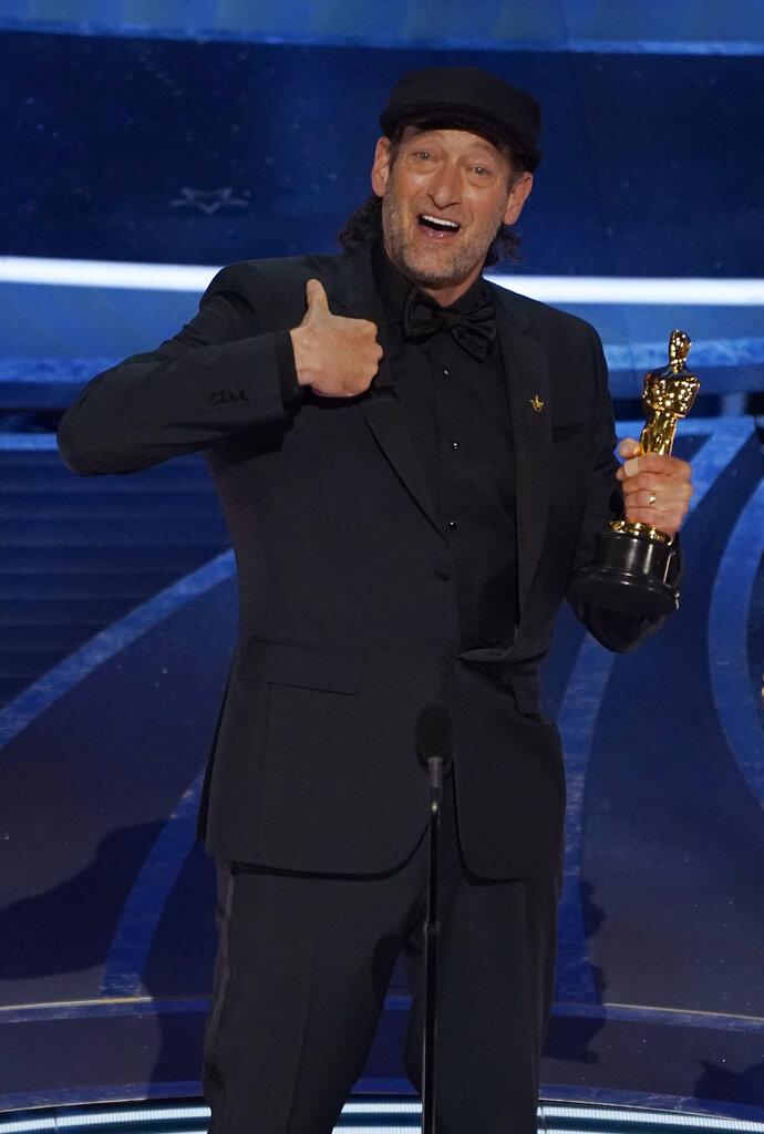 Troy Kotsur憑《心之旋律》成為史上首位奪最佳男配角的聽障男演員。