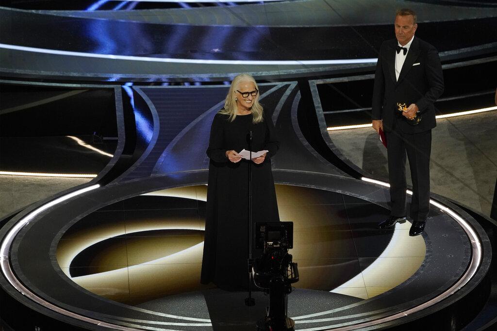 珍甘比茵憑《犬山記》奪奧斯卡最佳導演獎